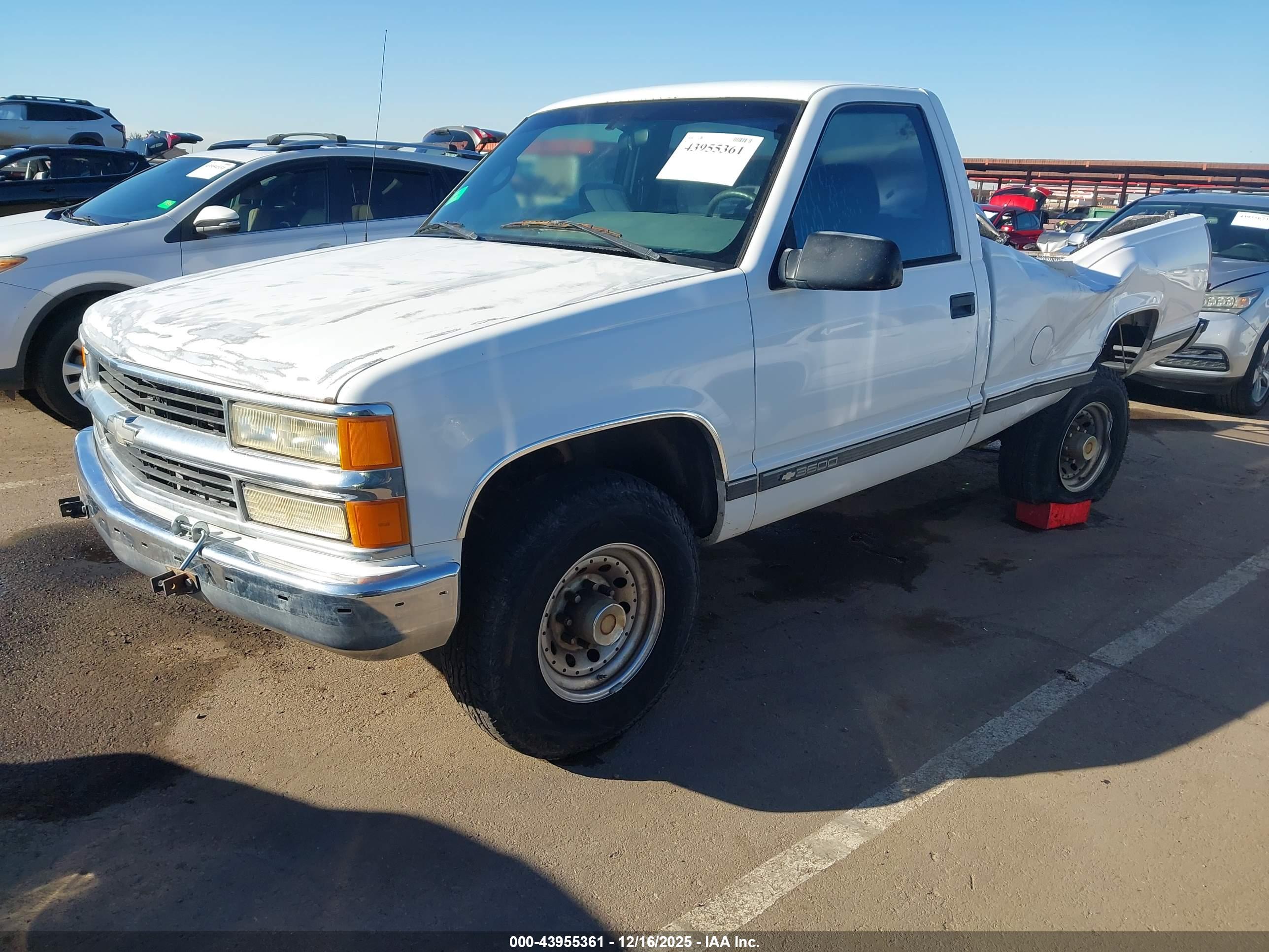 CHEVROLET GMT-400 image 2