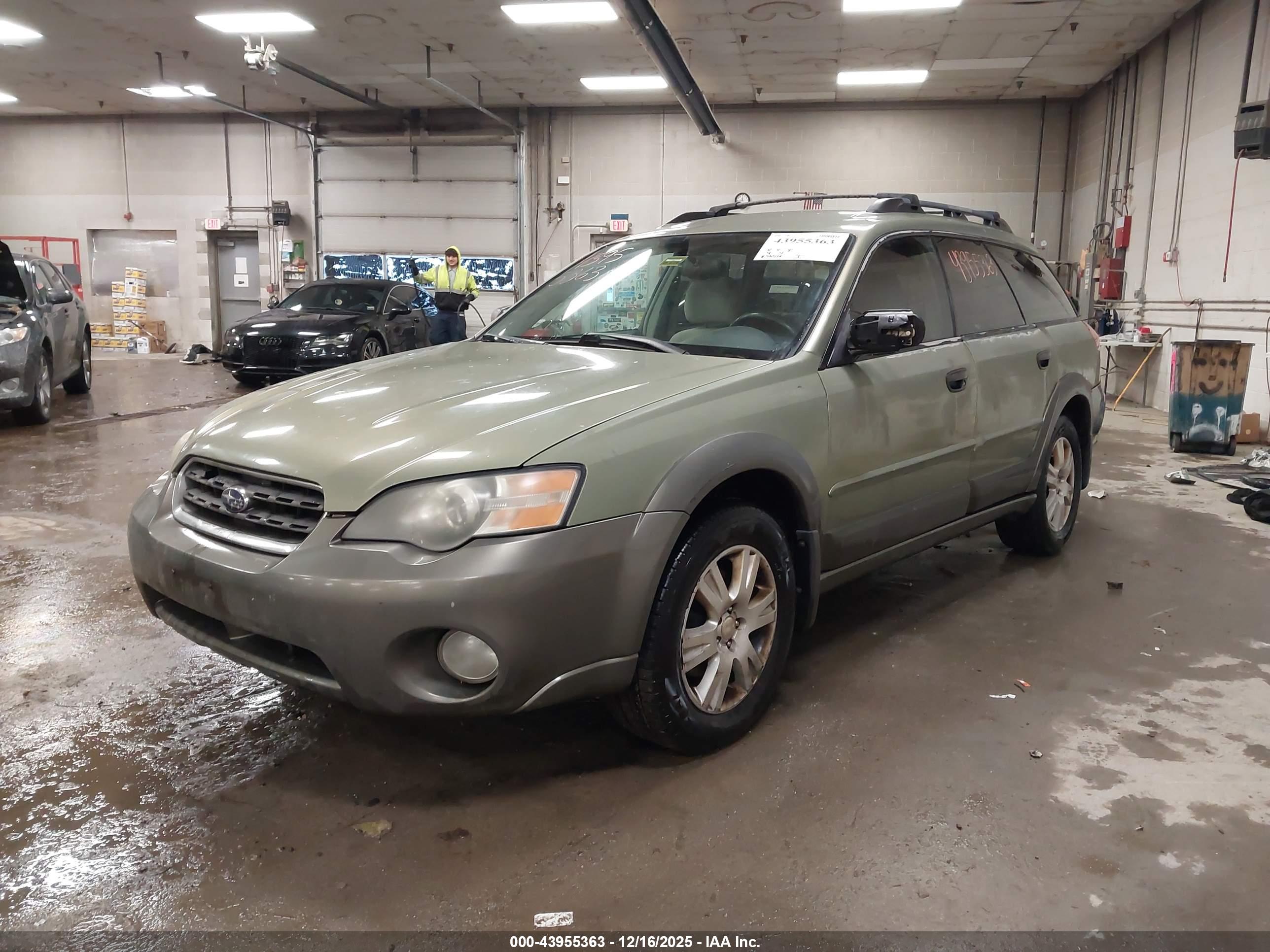 SUBARU OUTBACK image 2