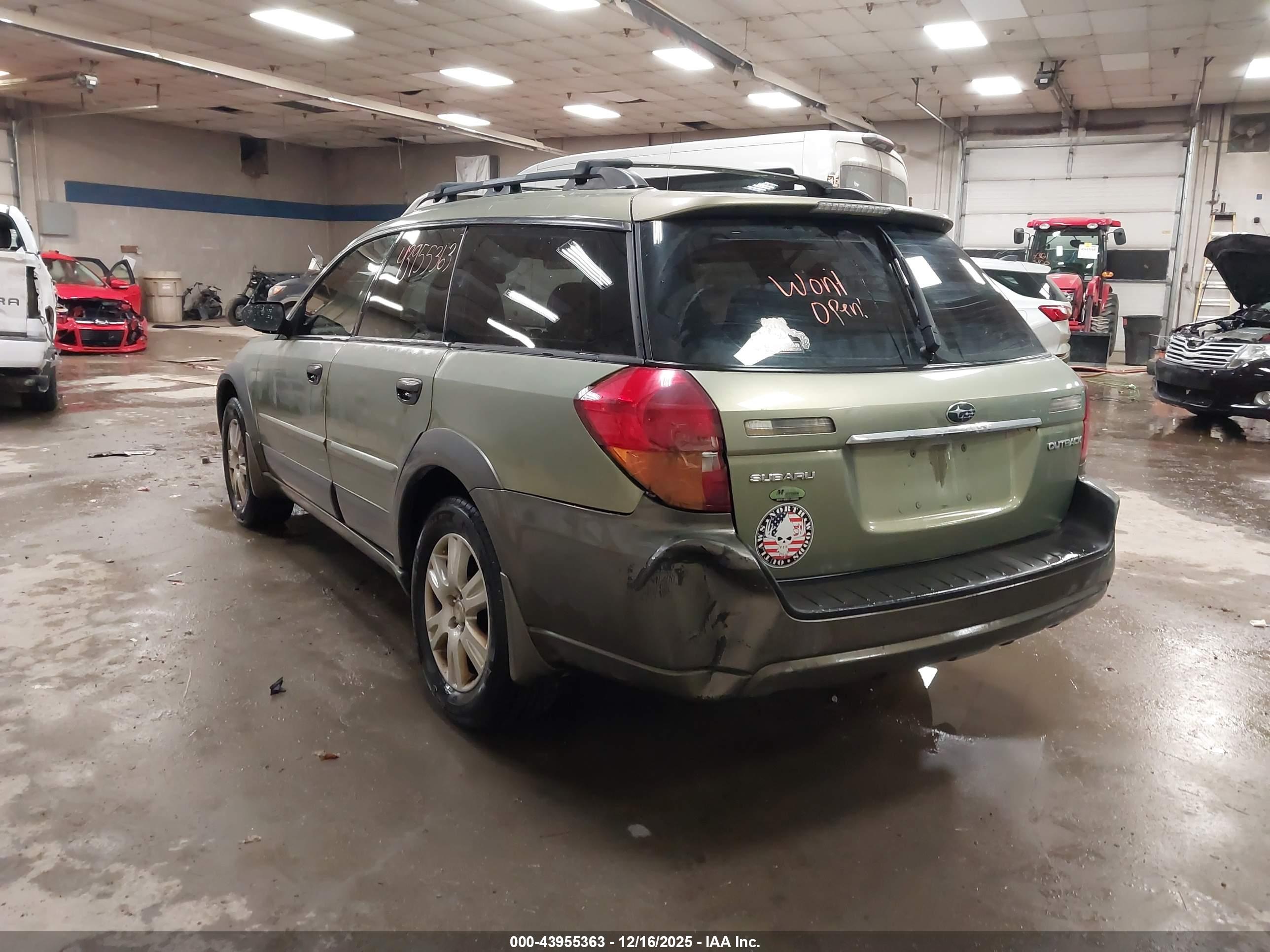 SUBARU OUTBACK image 3