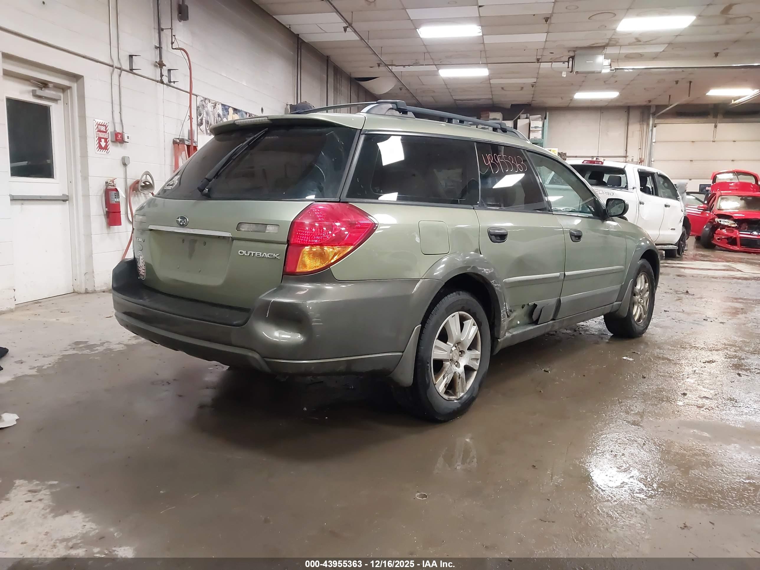 SUBARU OUTBACK image 4