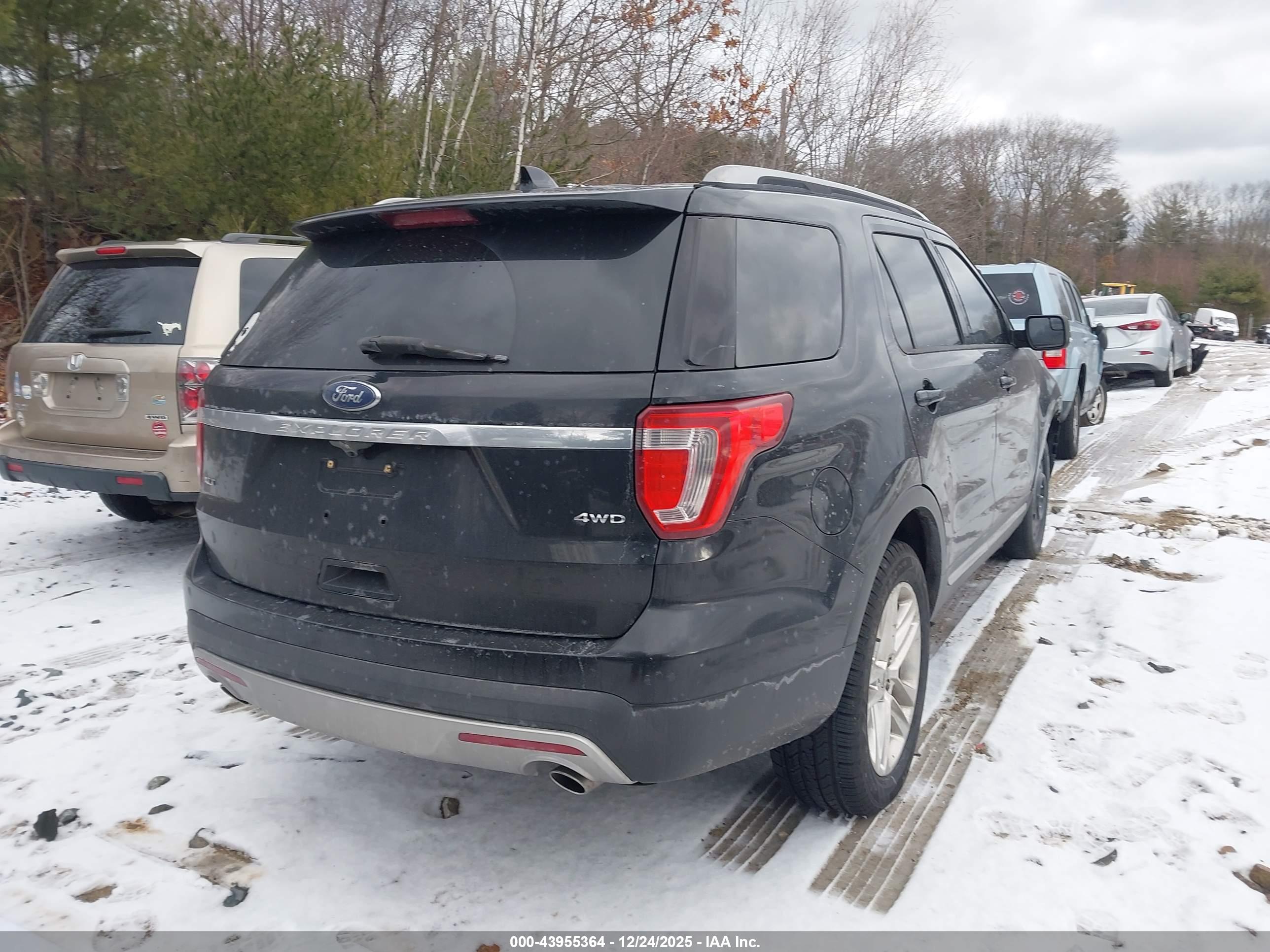 FORD EXPLORER image 4