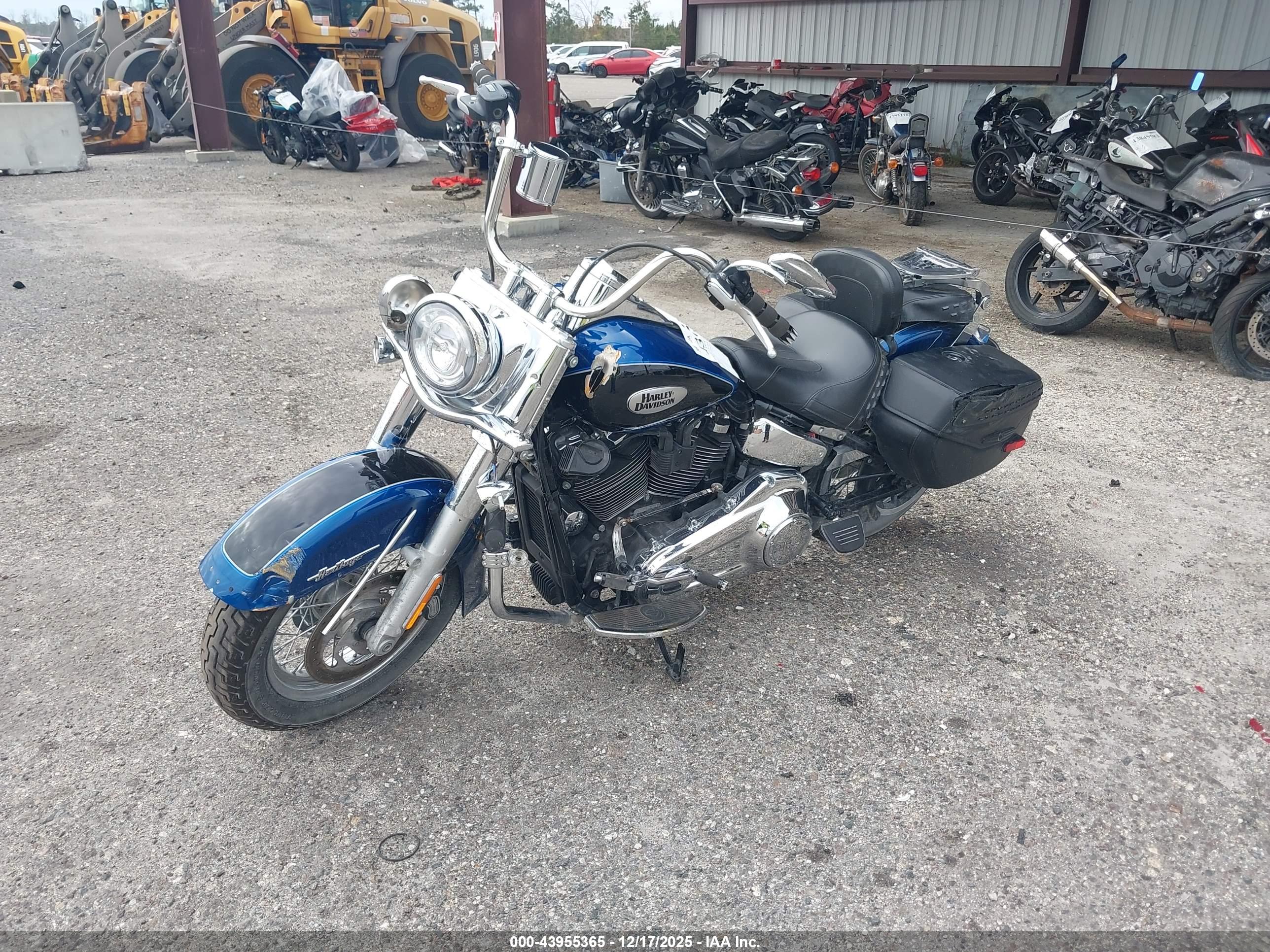 HARLEY-DAVIDSON FLHCS image 2