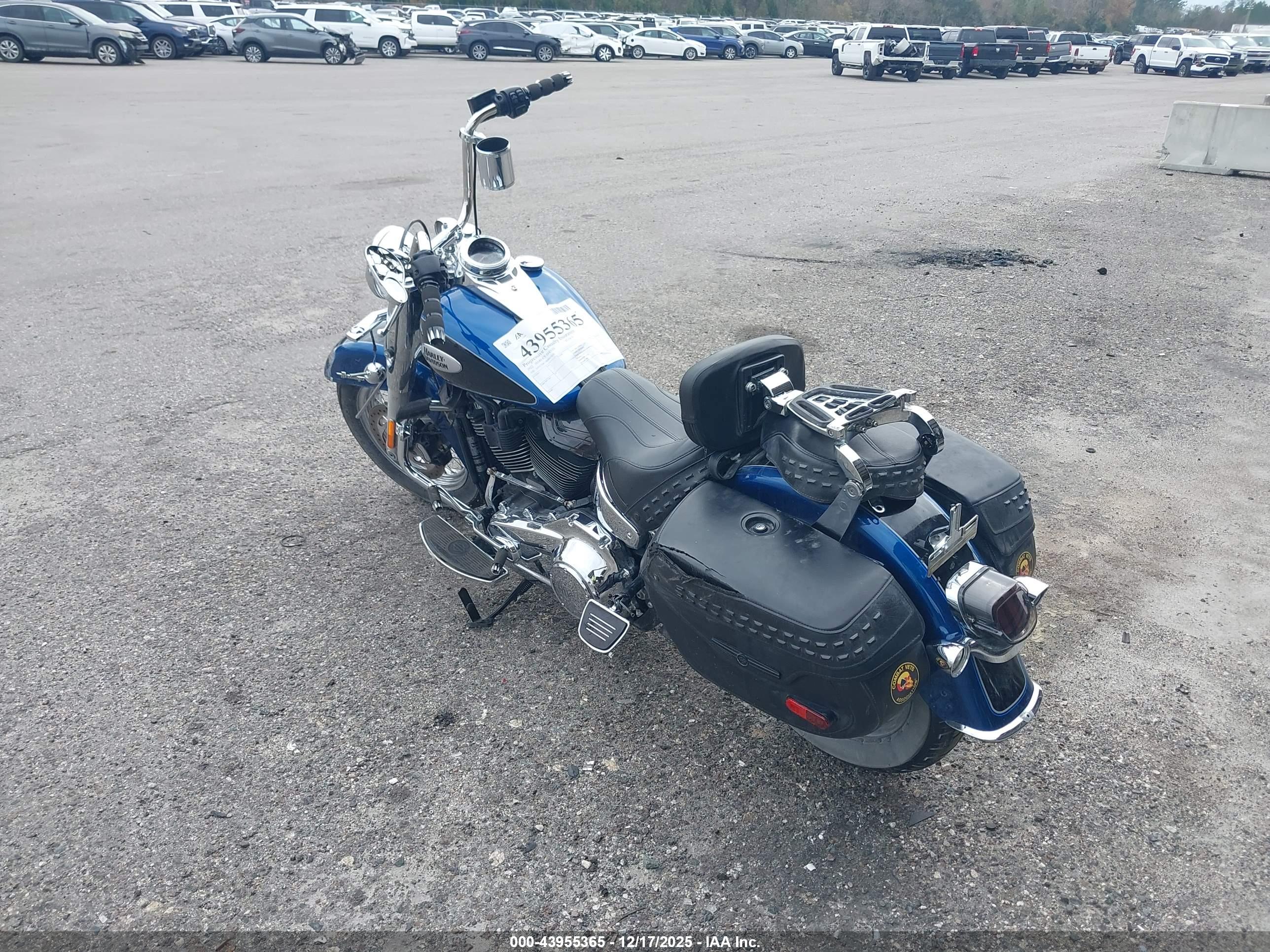 HARLEY-DAVIDSON FLHCS image 3