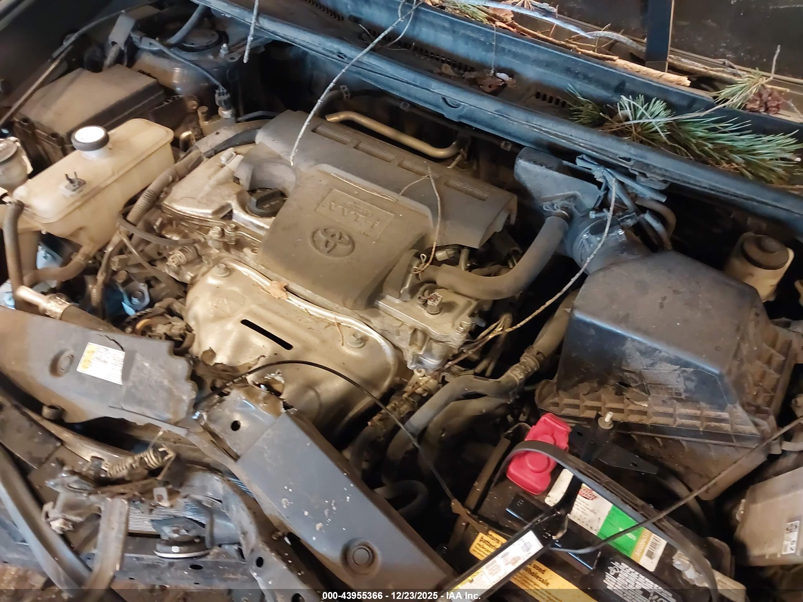 TOYOTA RAV4 image 10