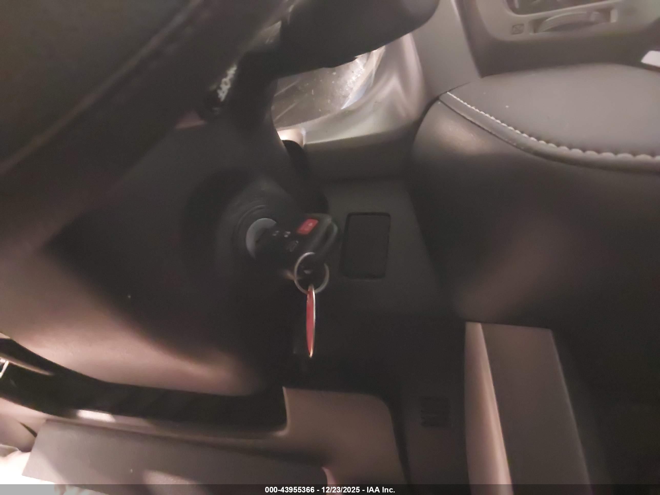 TOYOTA RAV4 image 11