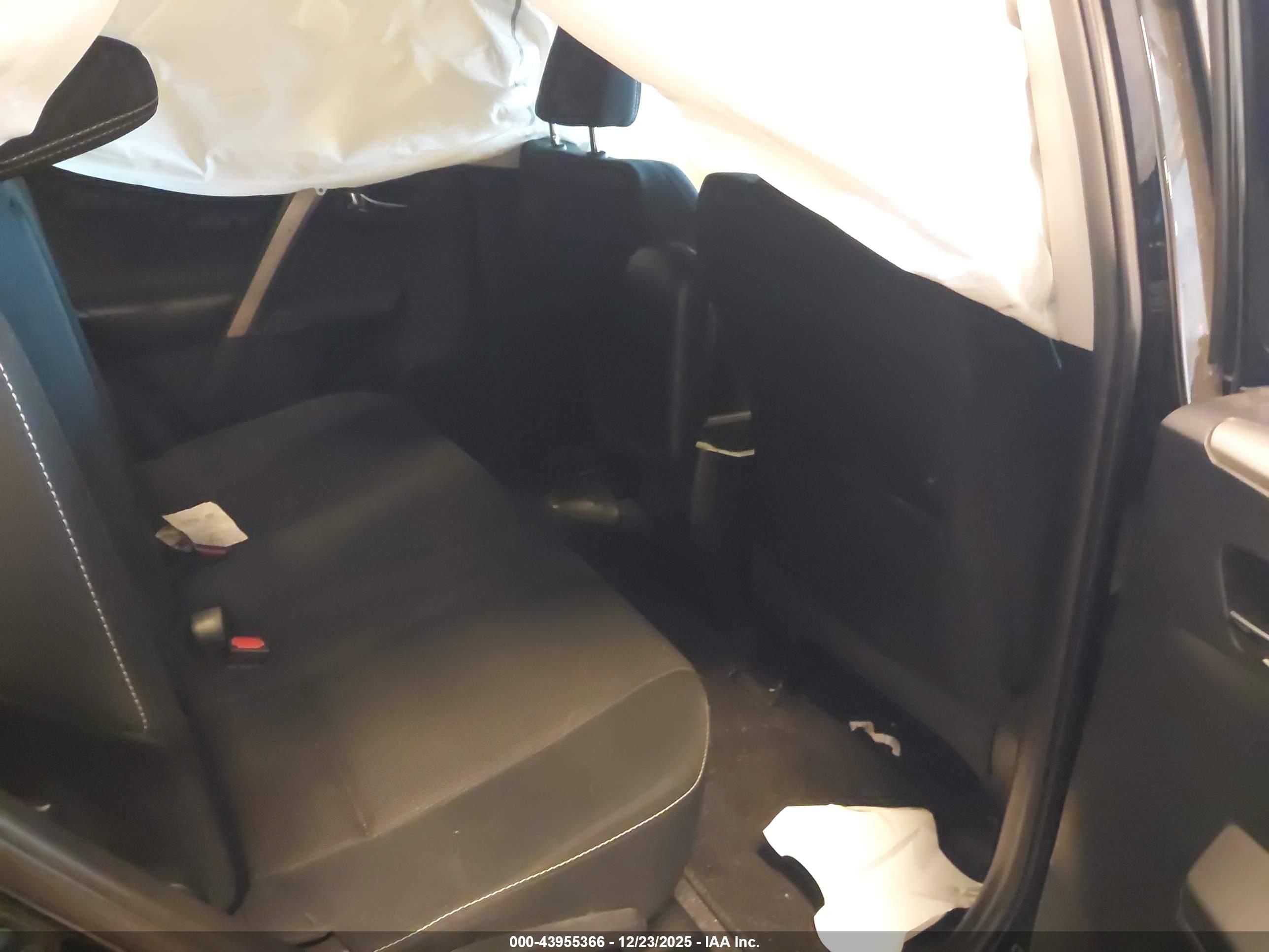 TOYOTA RAV4 image 8