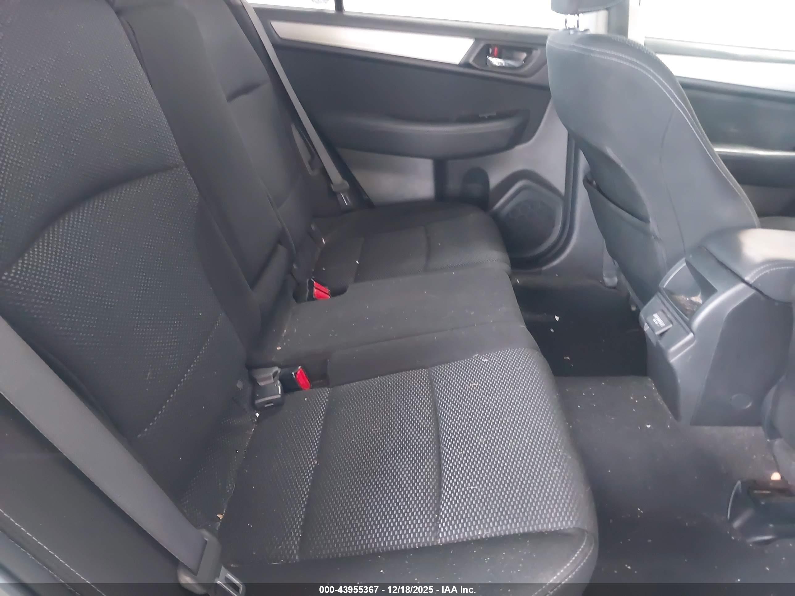 SUBARU OUTBACK image 8