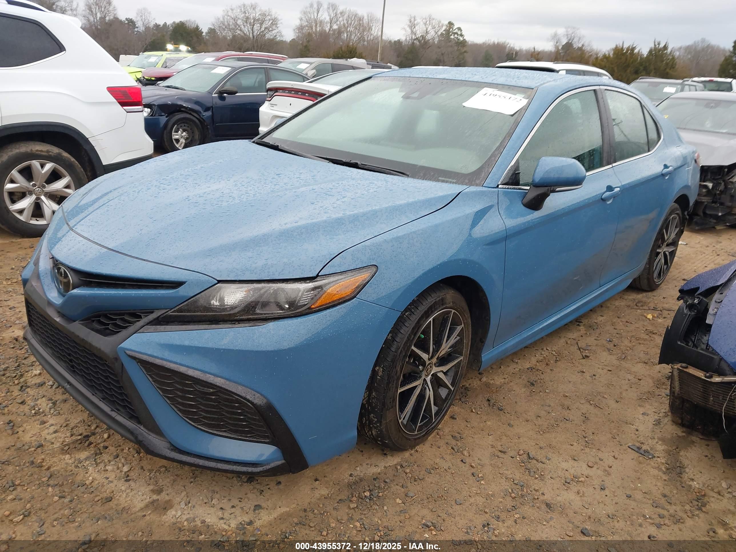 TOYOTA CAMRY image 2