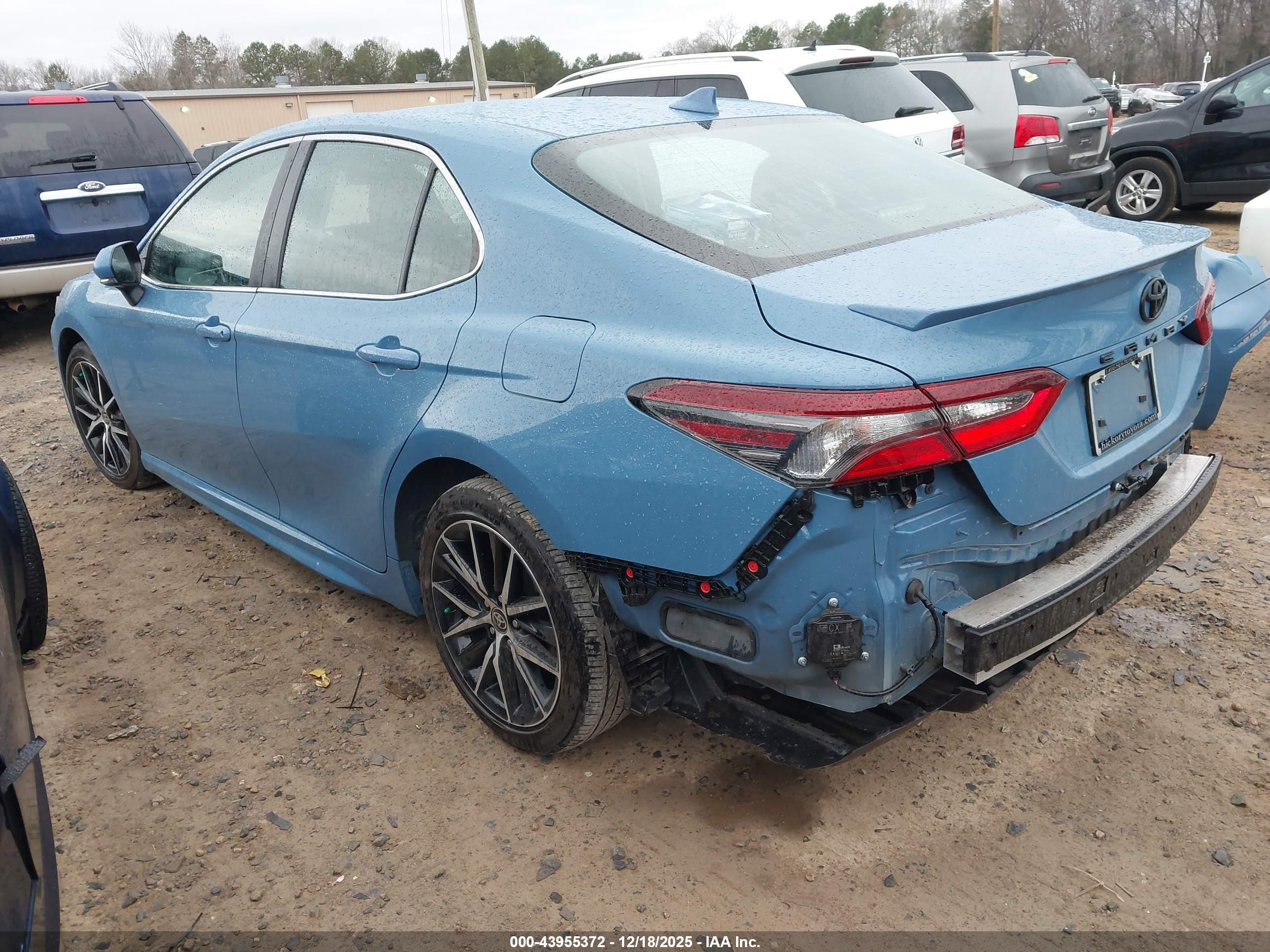 TOYOTA CAMRY image 3