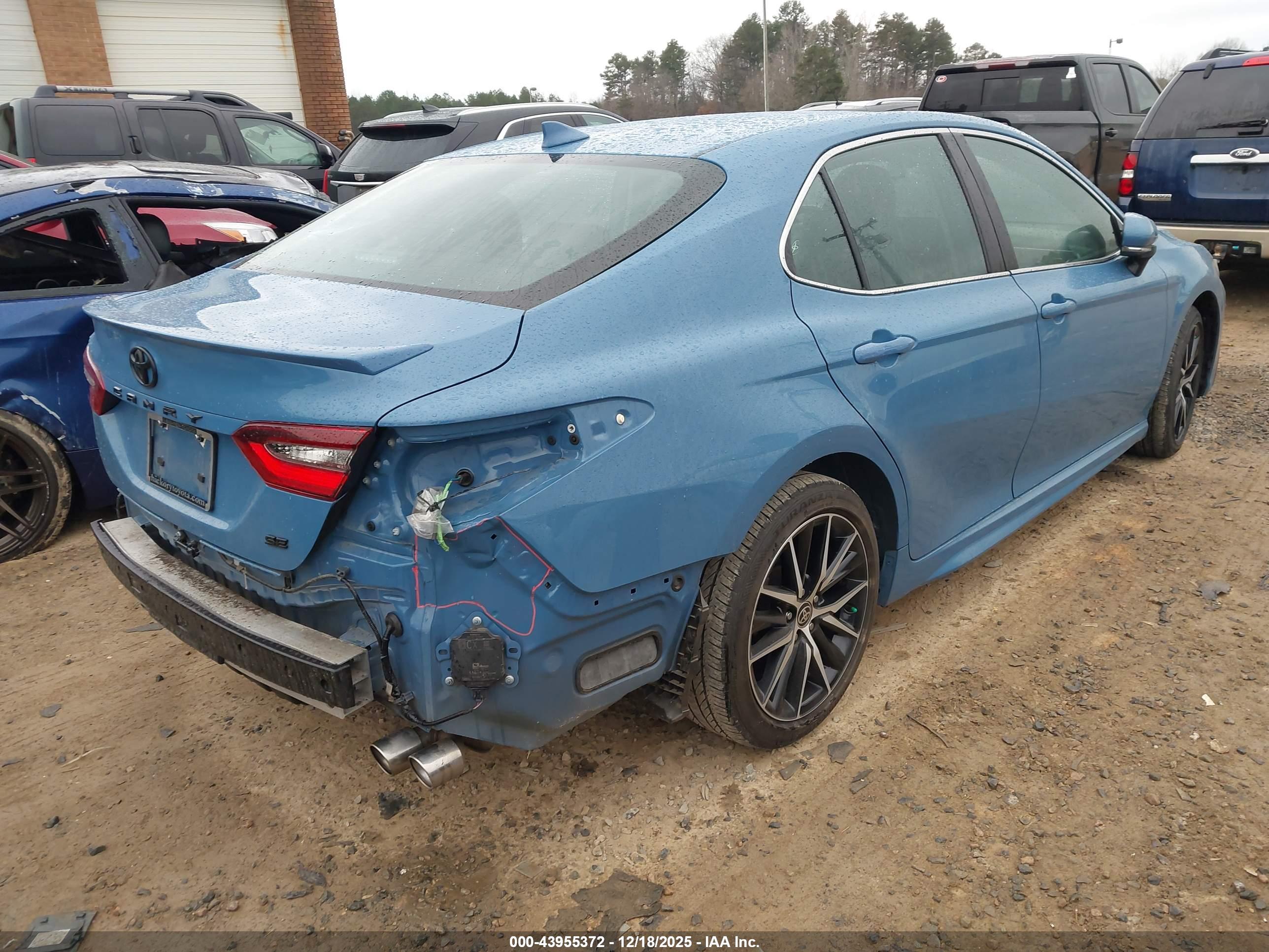 TOYOTA CAMRY image 4
