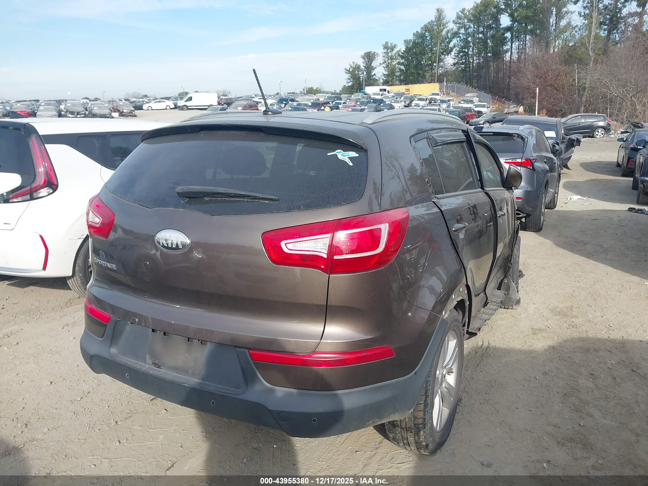 KIA SPORTAGE image 4