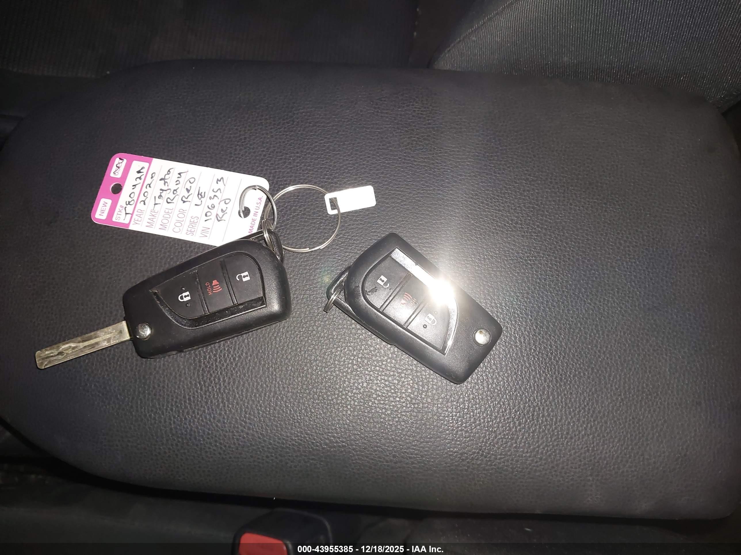 TOYOTA RAV4 image 11