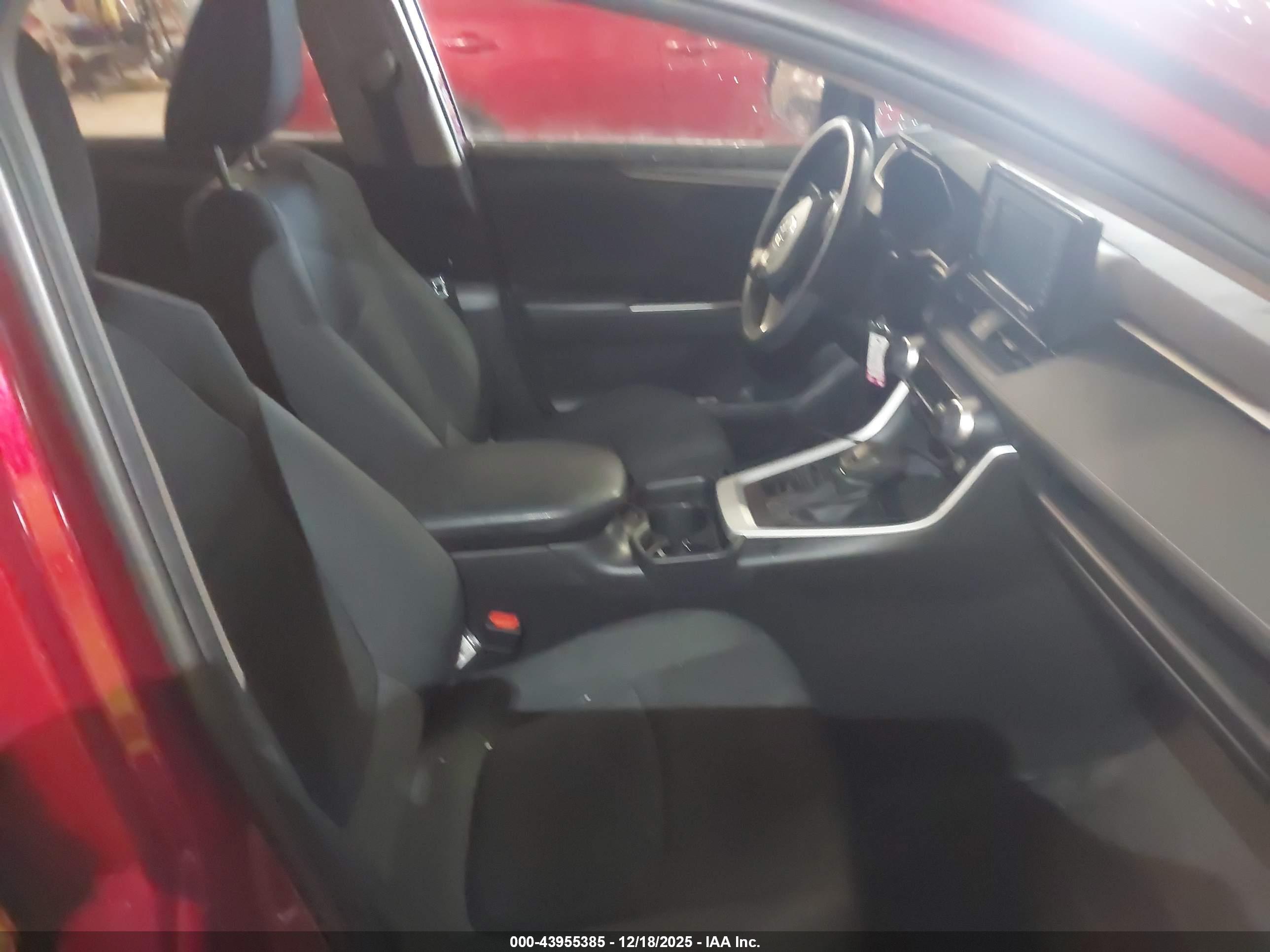 TOYOTA RAV4 image 5