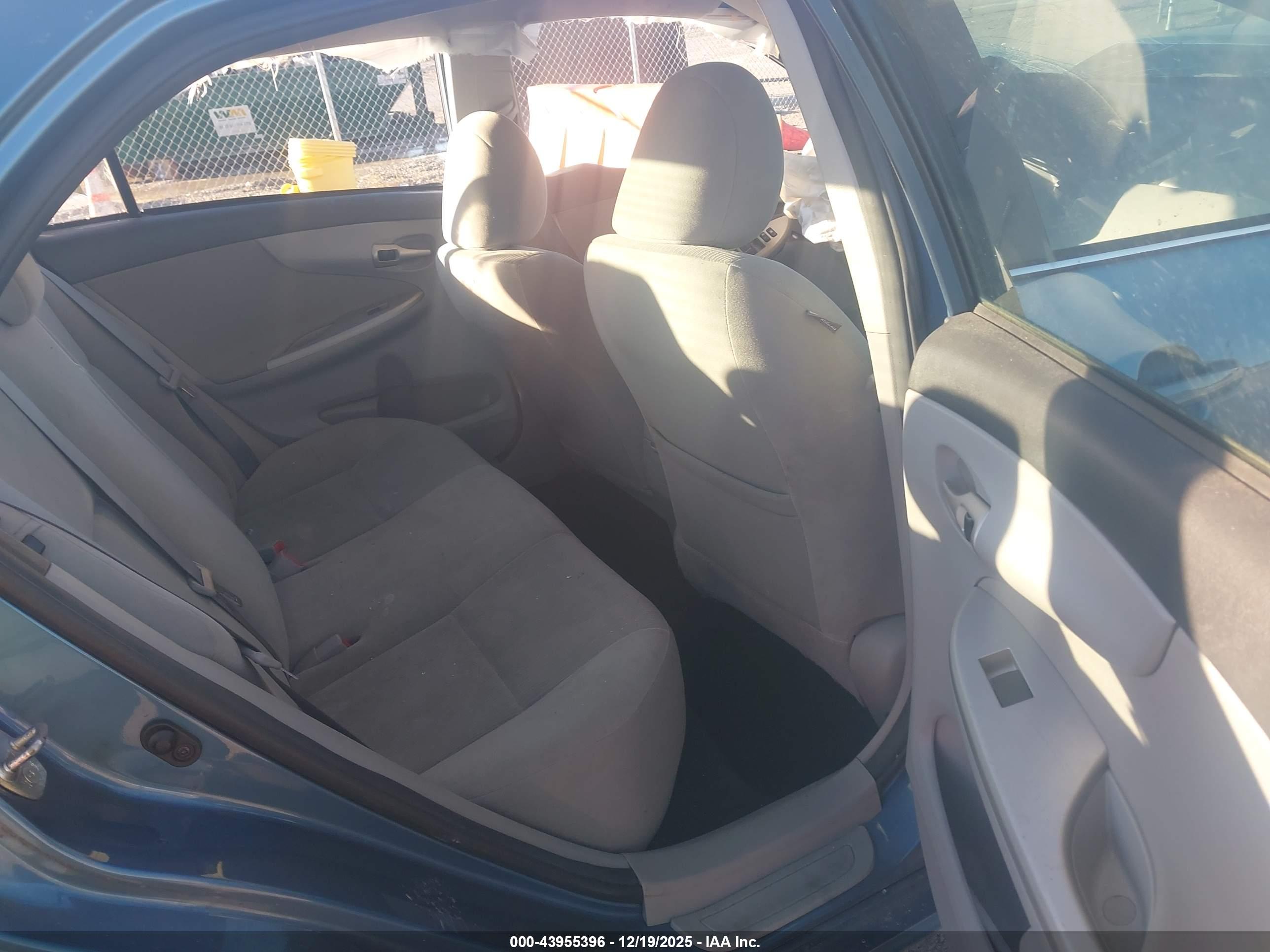 TOYOTA COROLLA image 8