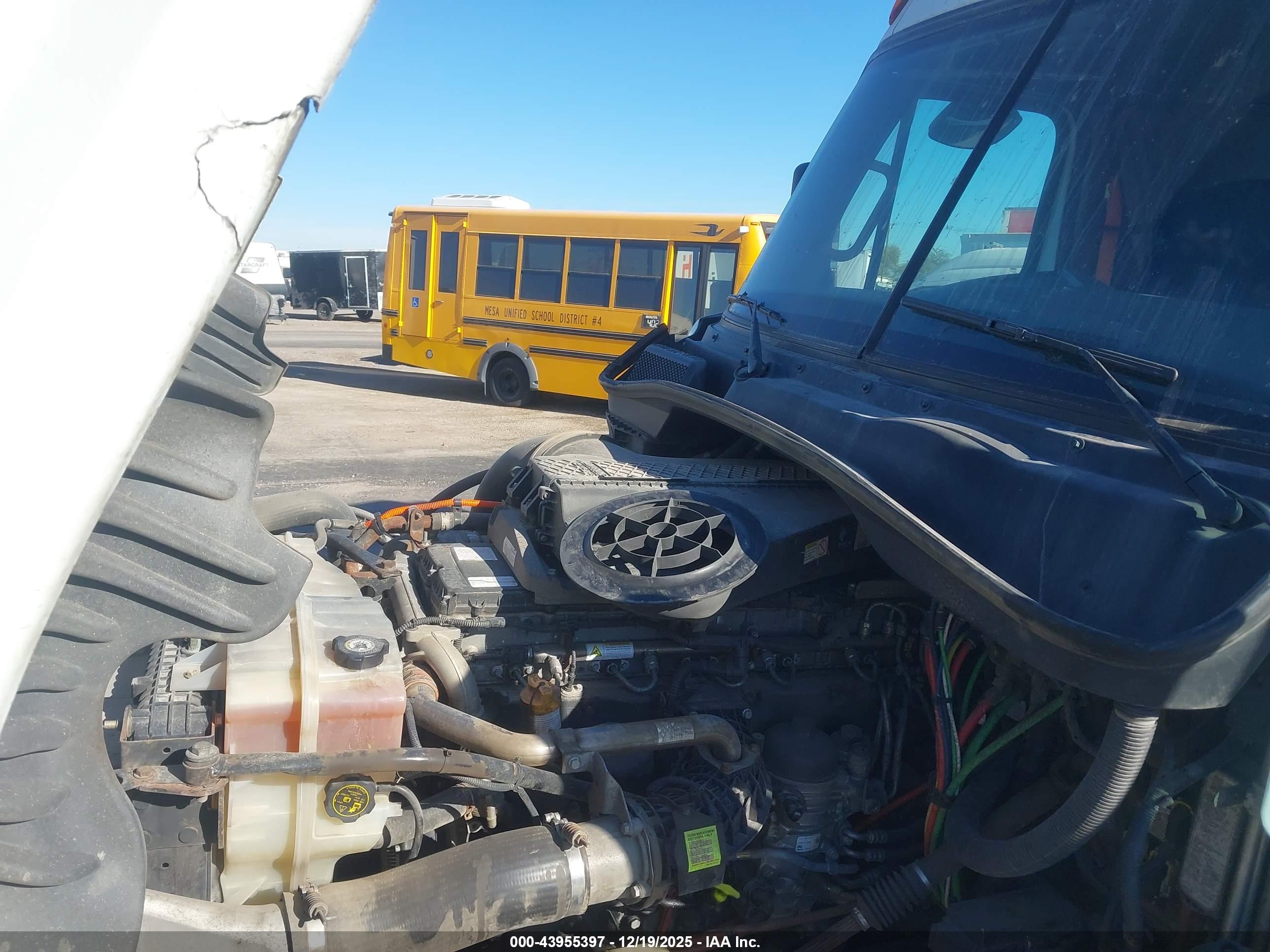 FREIGHTLINER CASCADIA image 10