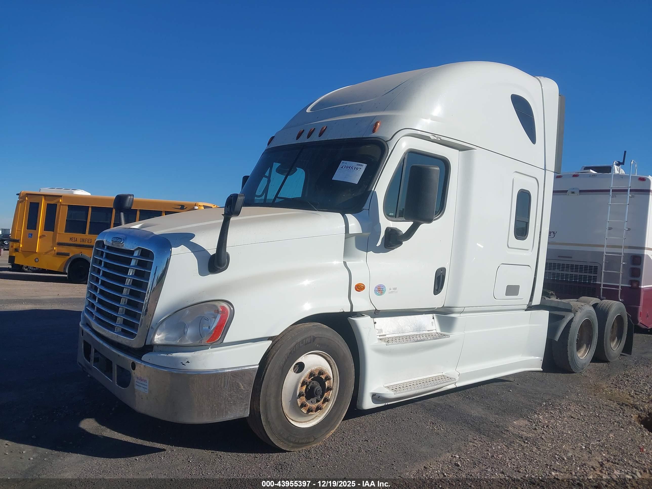 FREIGHTLINER CASCADIA image 2