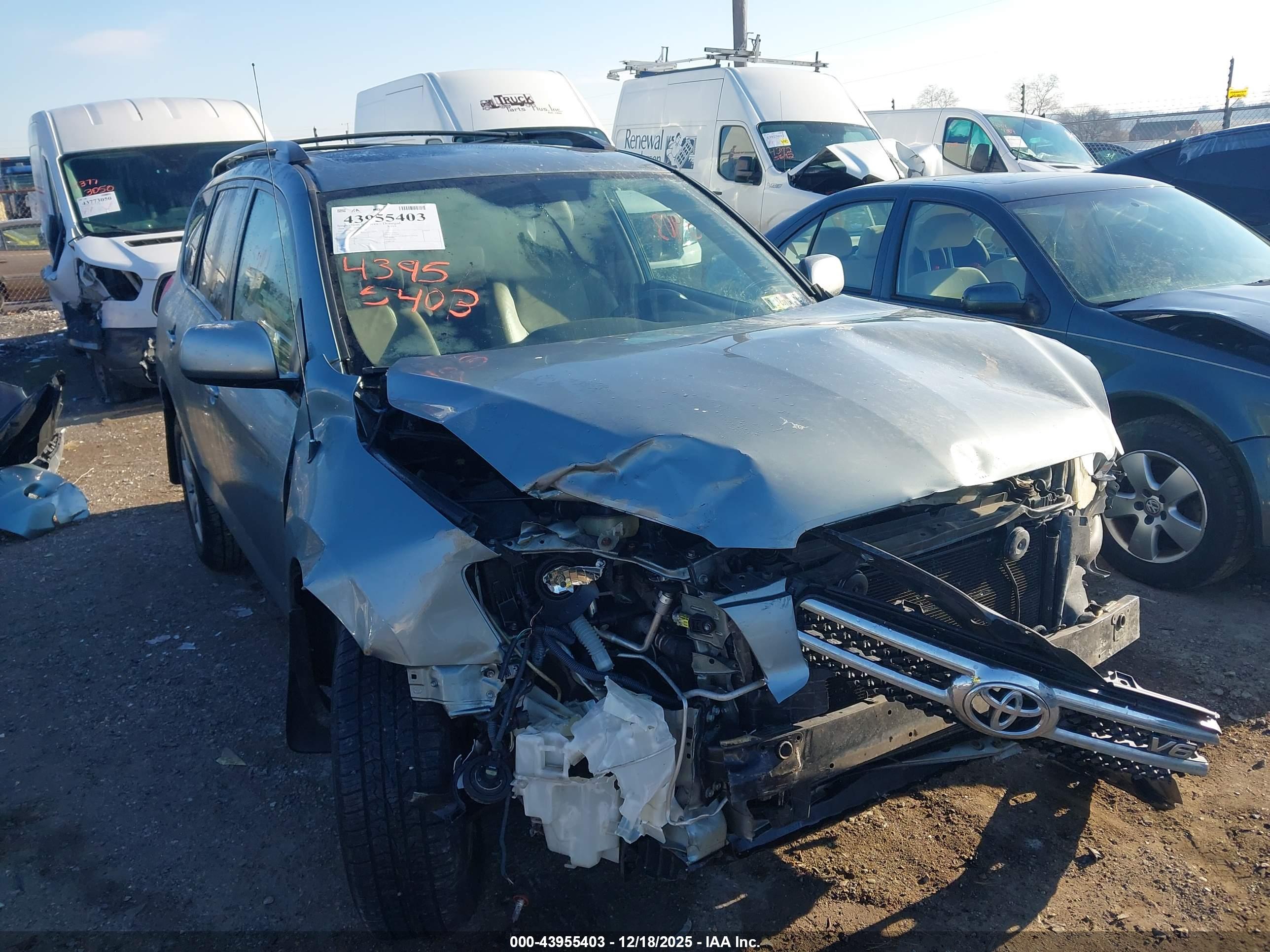 TOYOTA RAV4 image 6