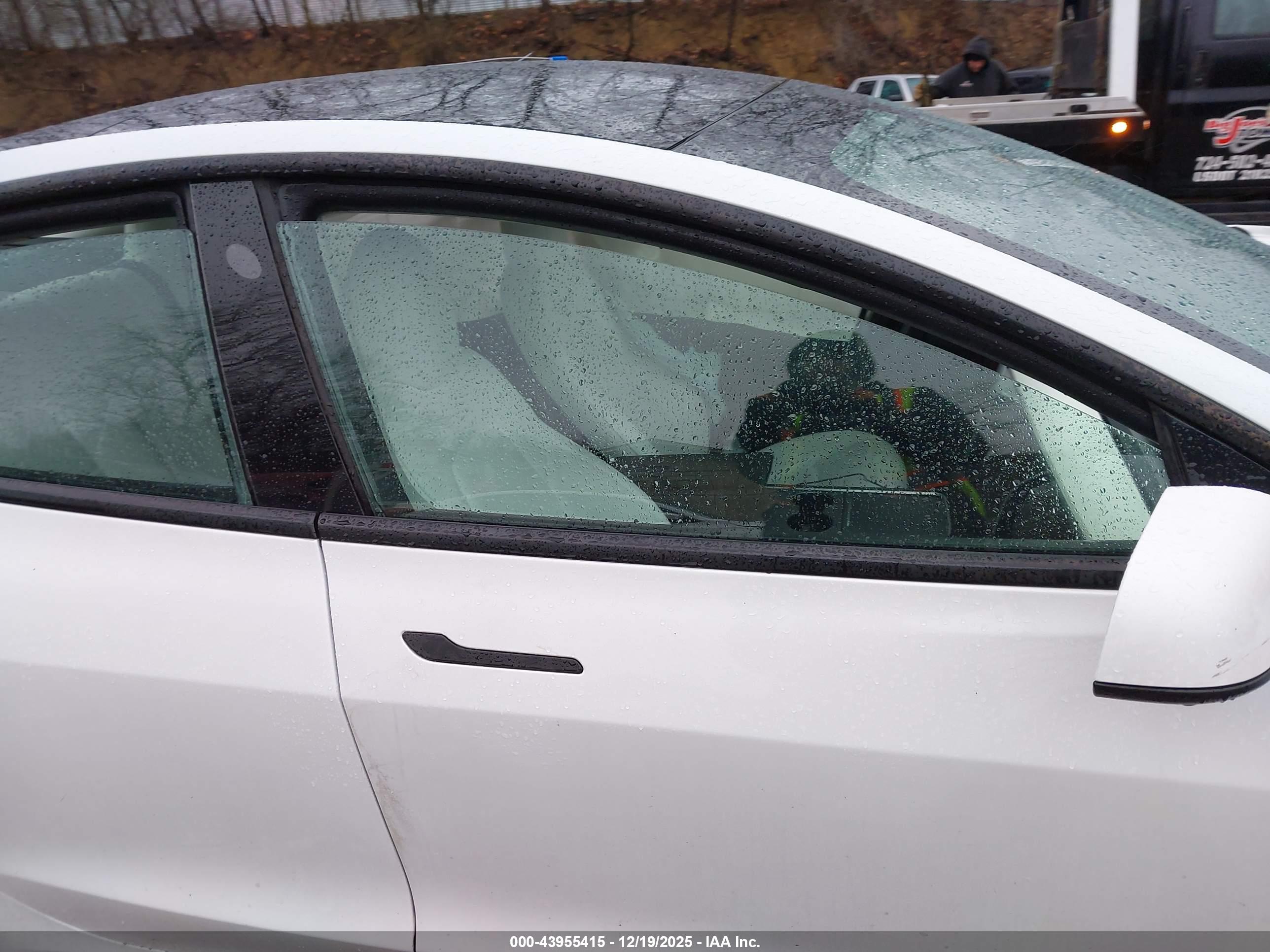 TESLA MODEL image 5