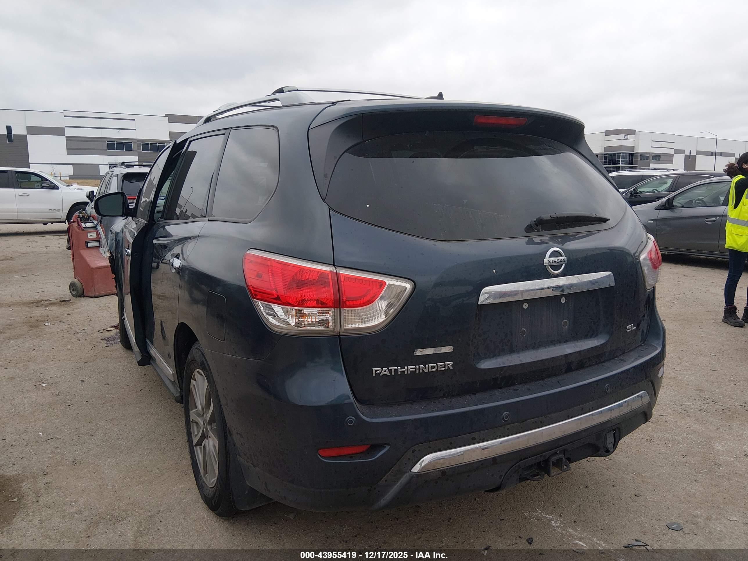 NISSAN PATHFINDER image 3