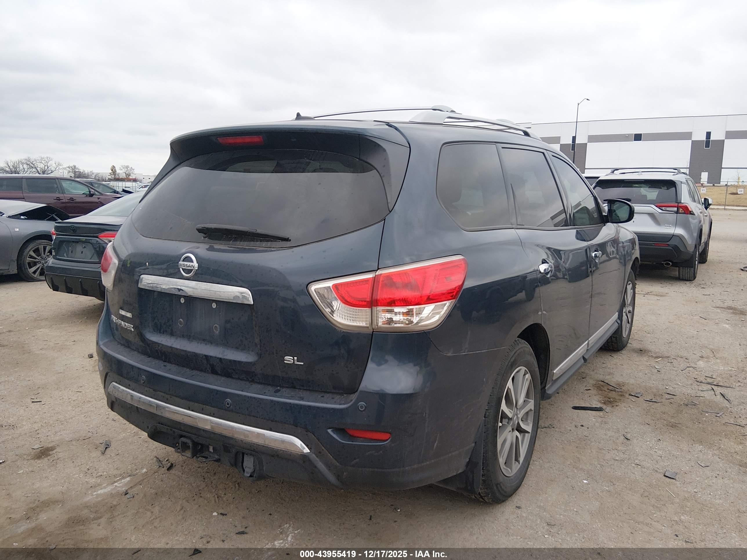 NISSAN PATHFINDER image 4