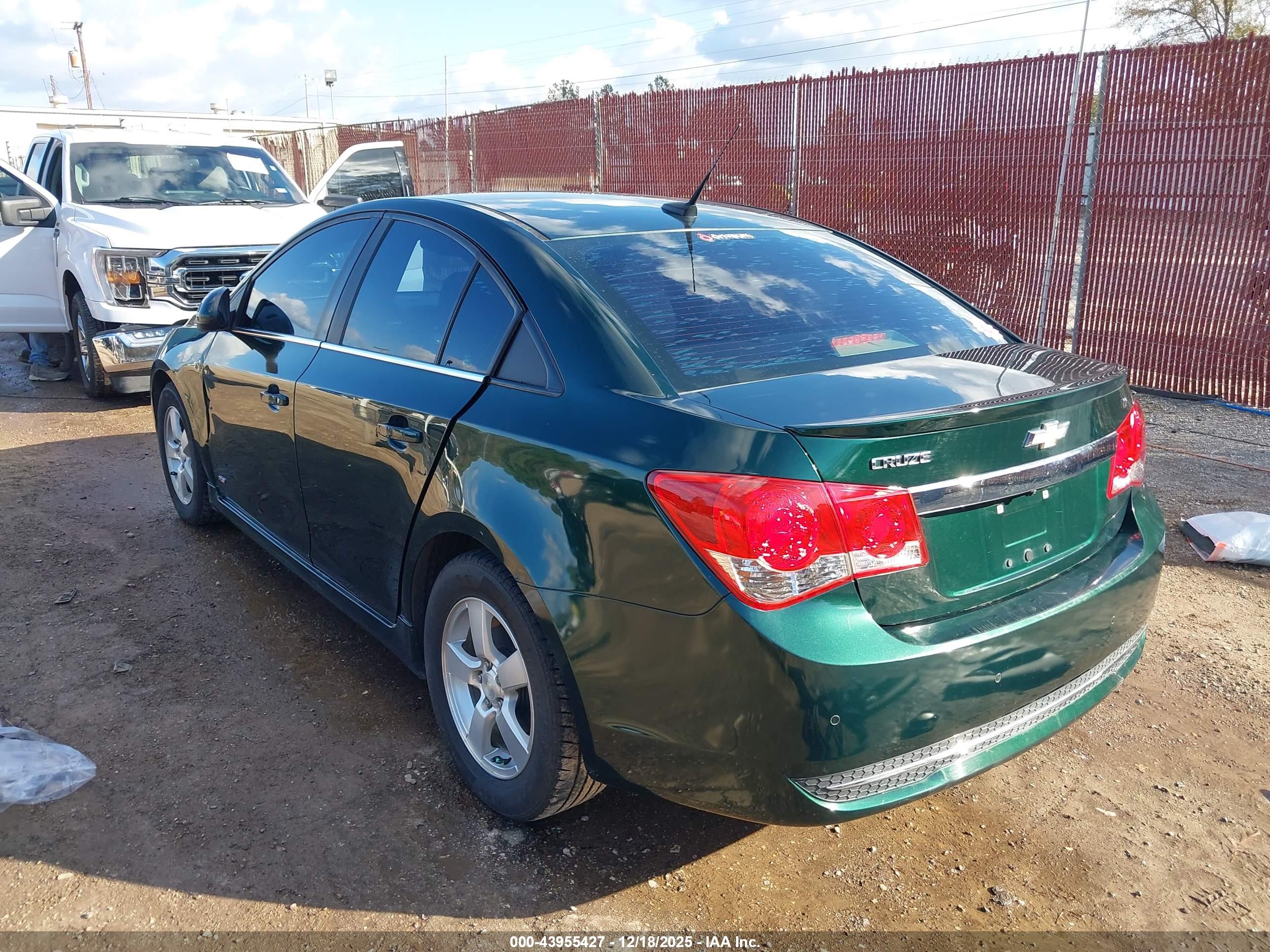 CHEVROLET CRUZE image 3