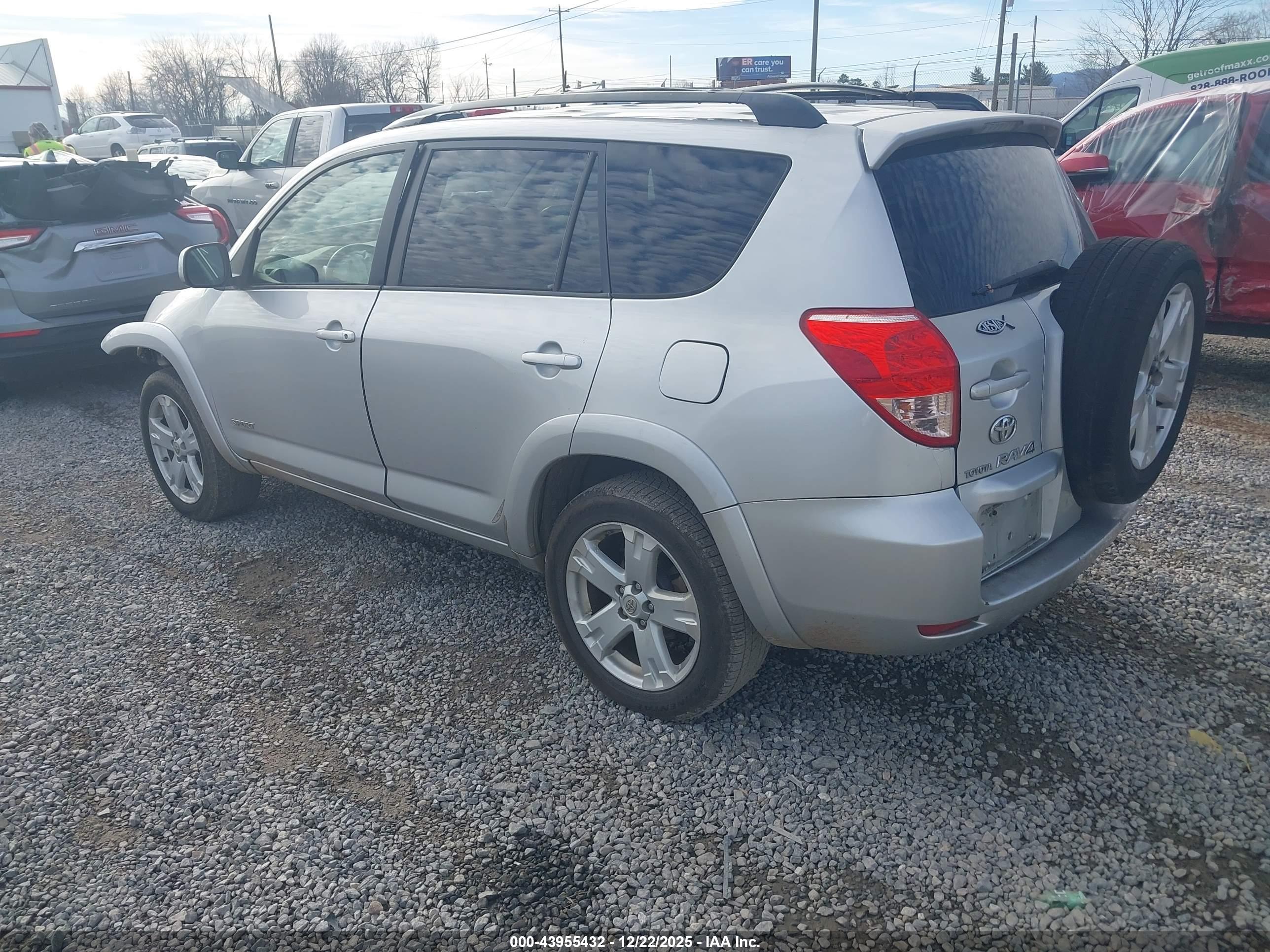TOYOTA RAV4 image 3
