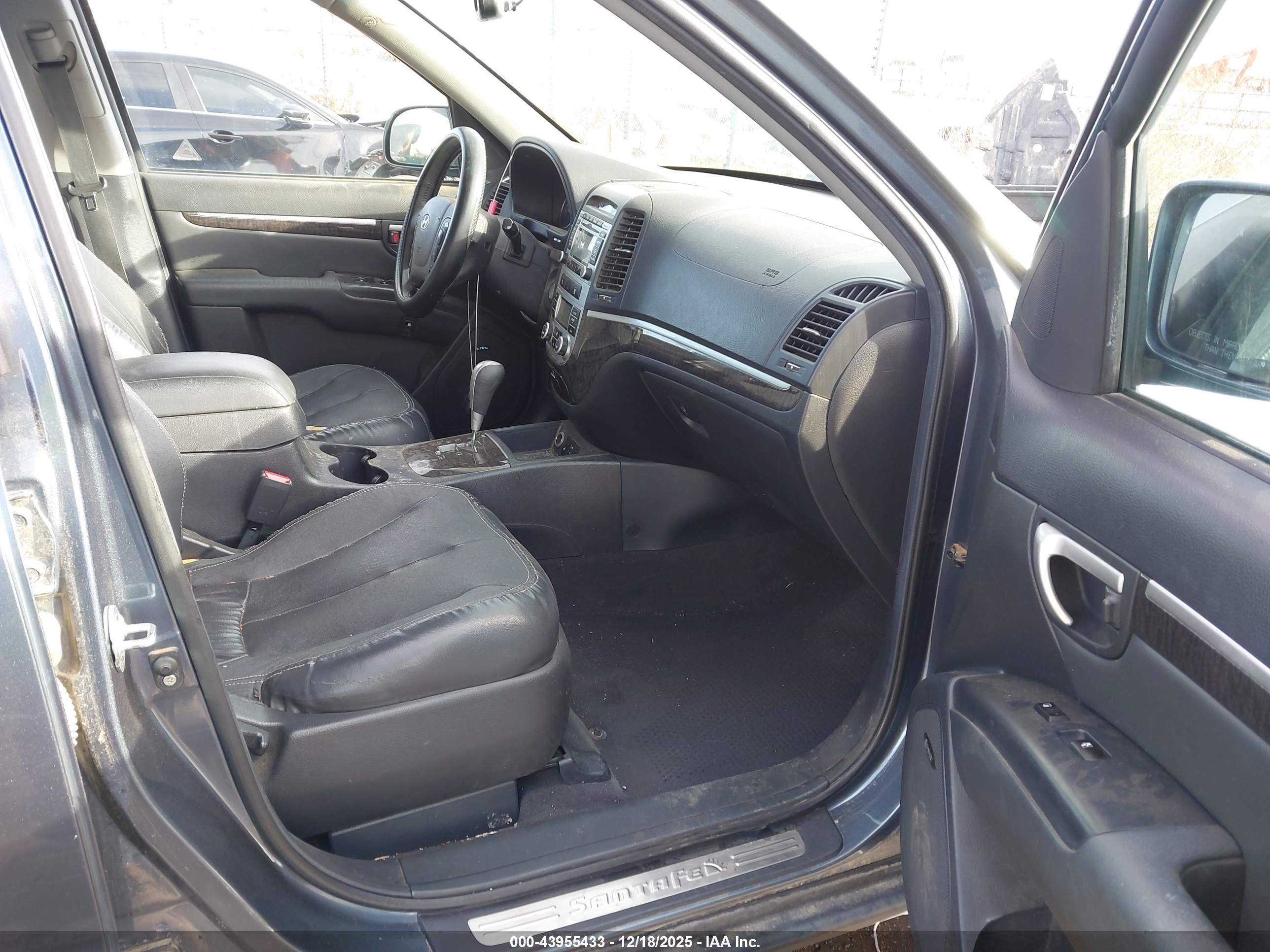 HYUNDAI SANTA image 5