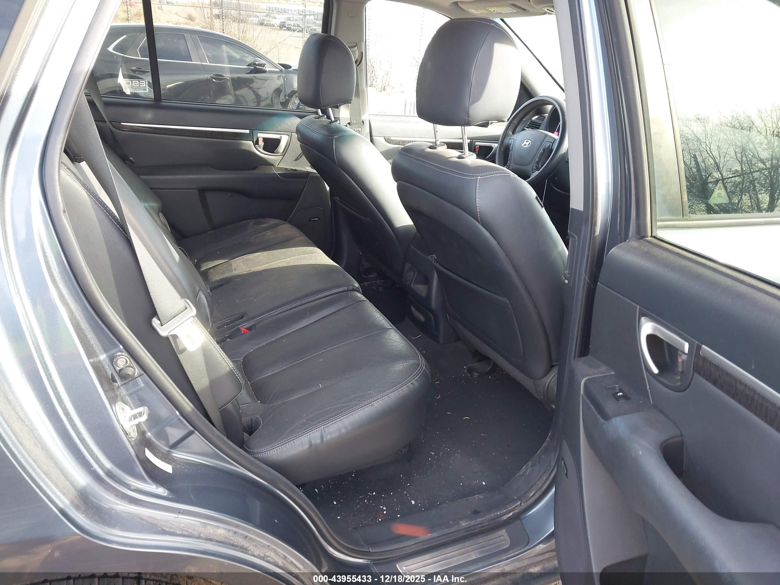 HYUNDAI SANTA image 8