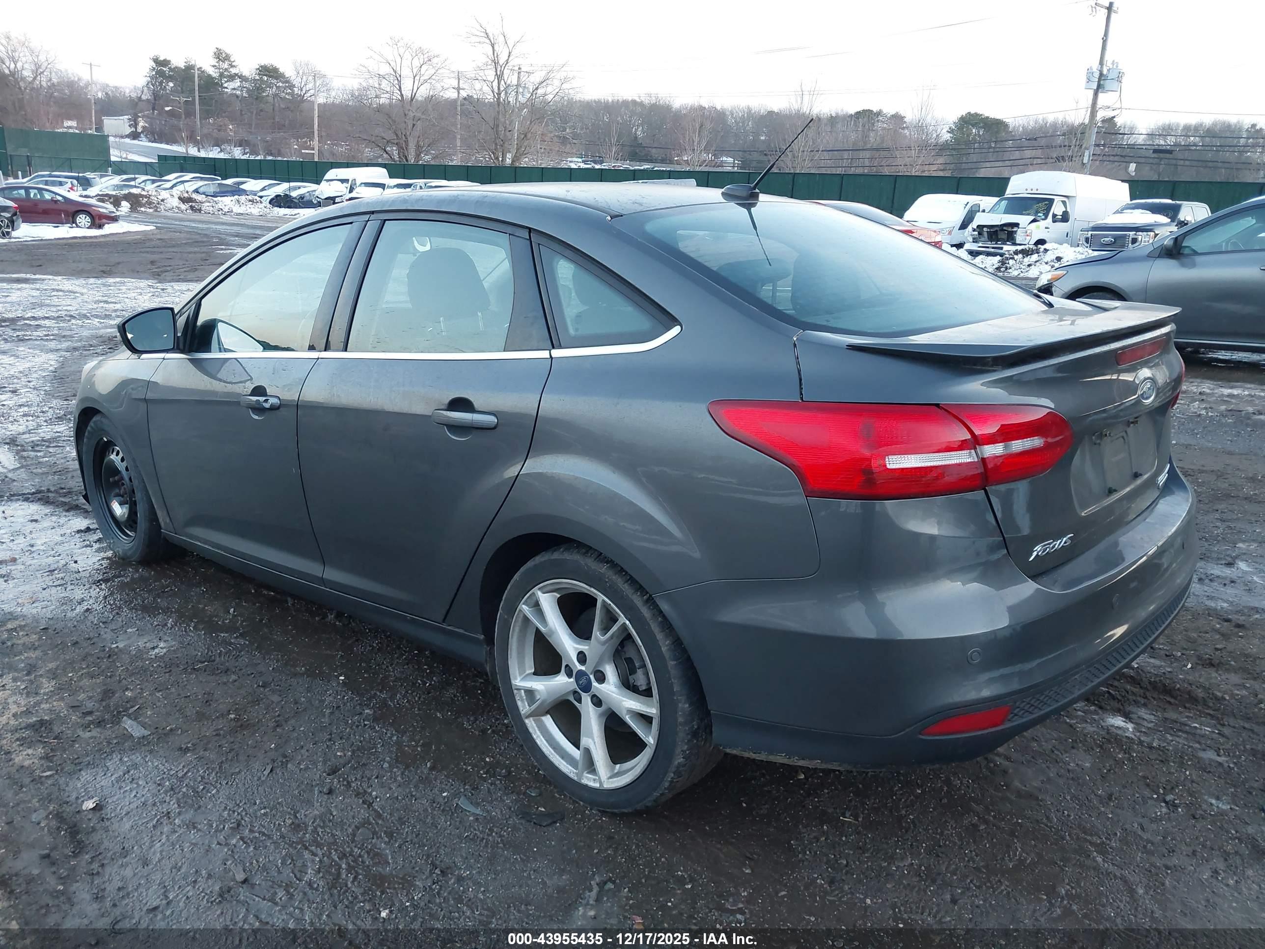 FORD FOCUS image 3