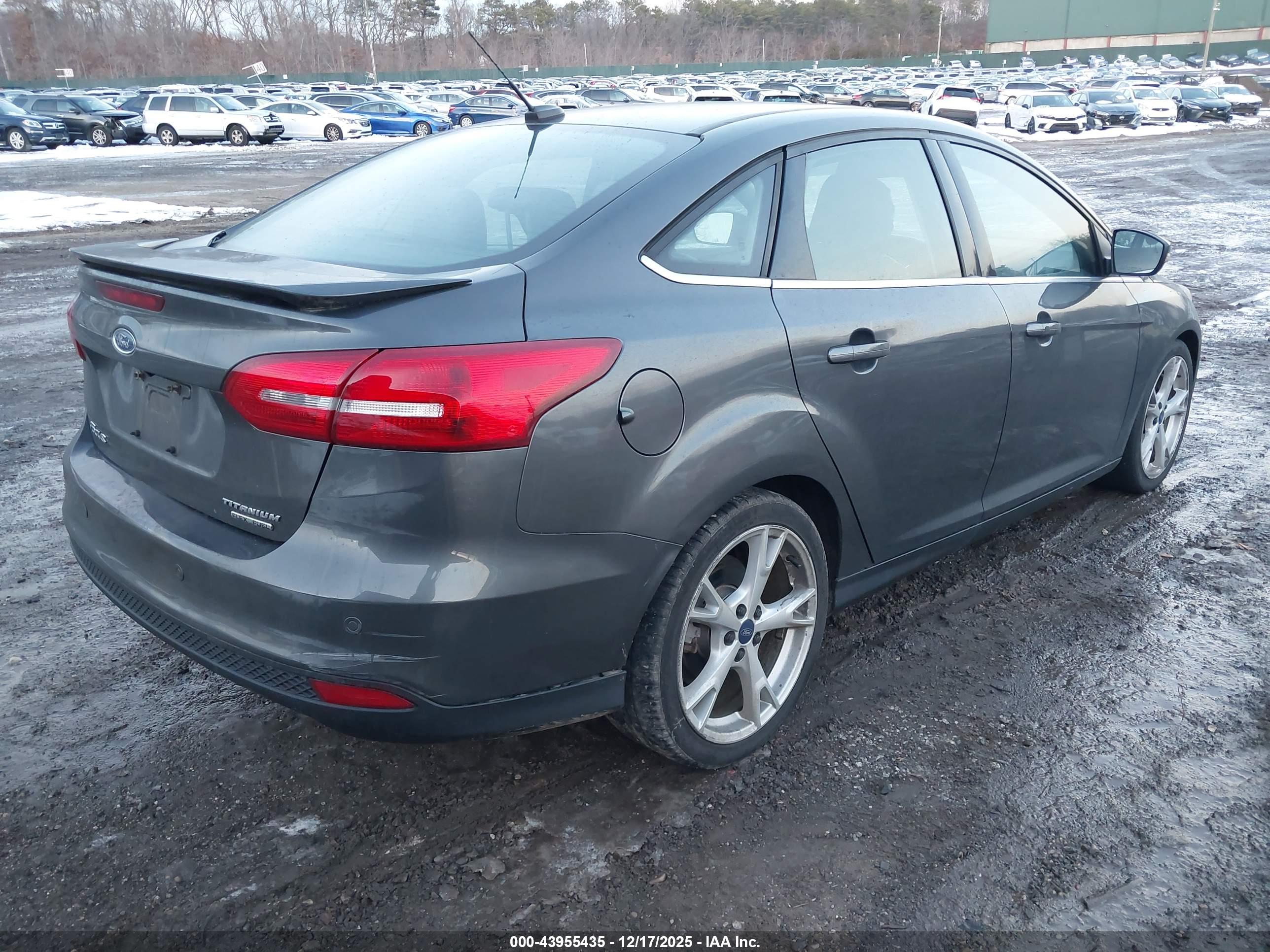 FORD FOCUS image 4