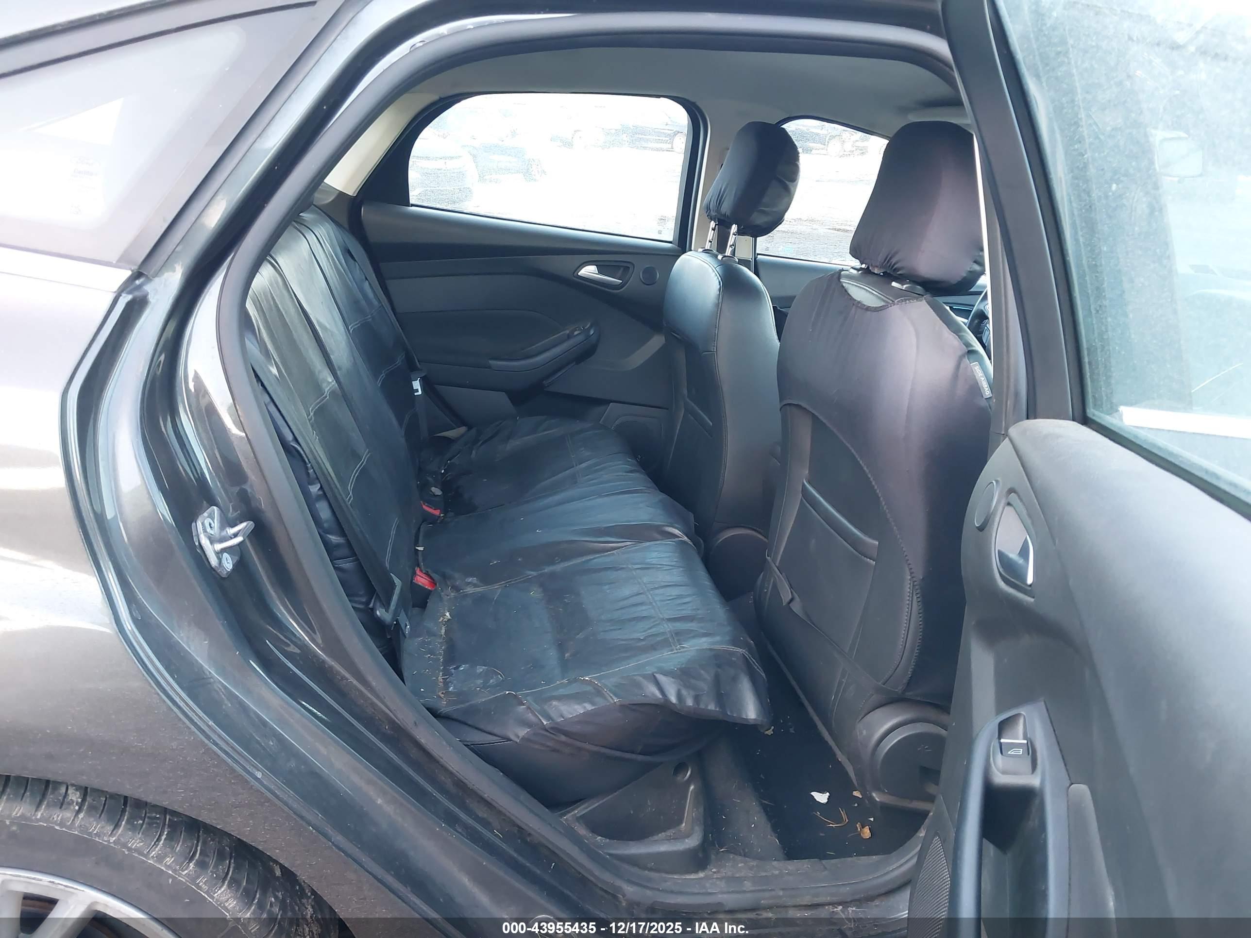 FORD FOCUS image 8