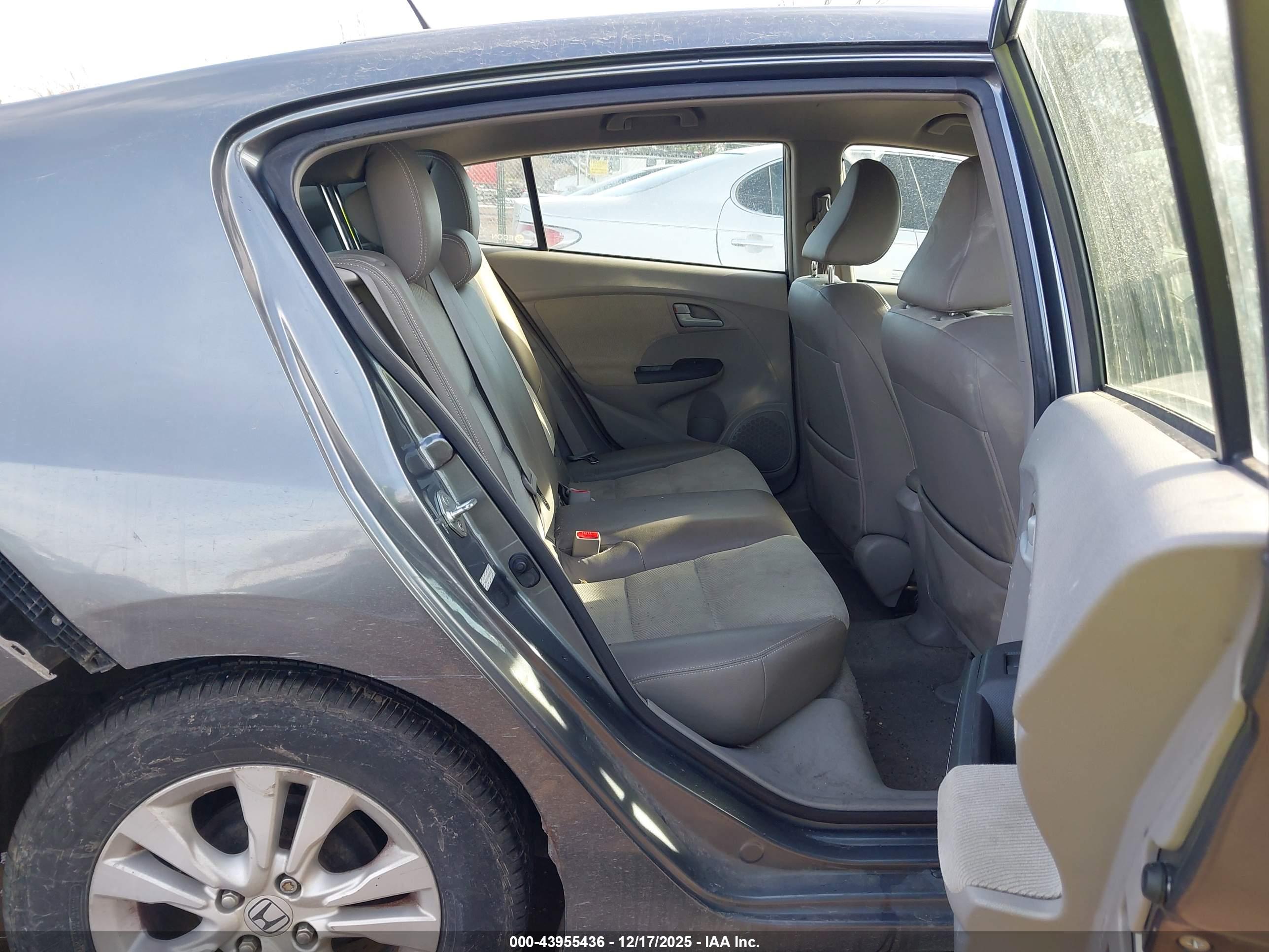 HONDA INSIGHT image 8
