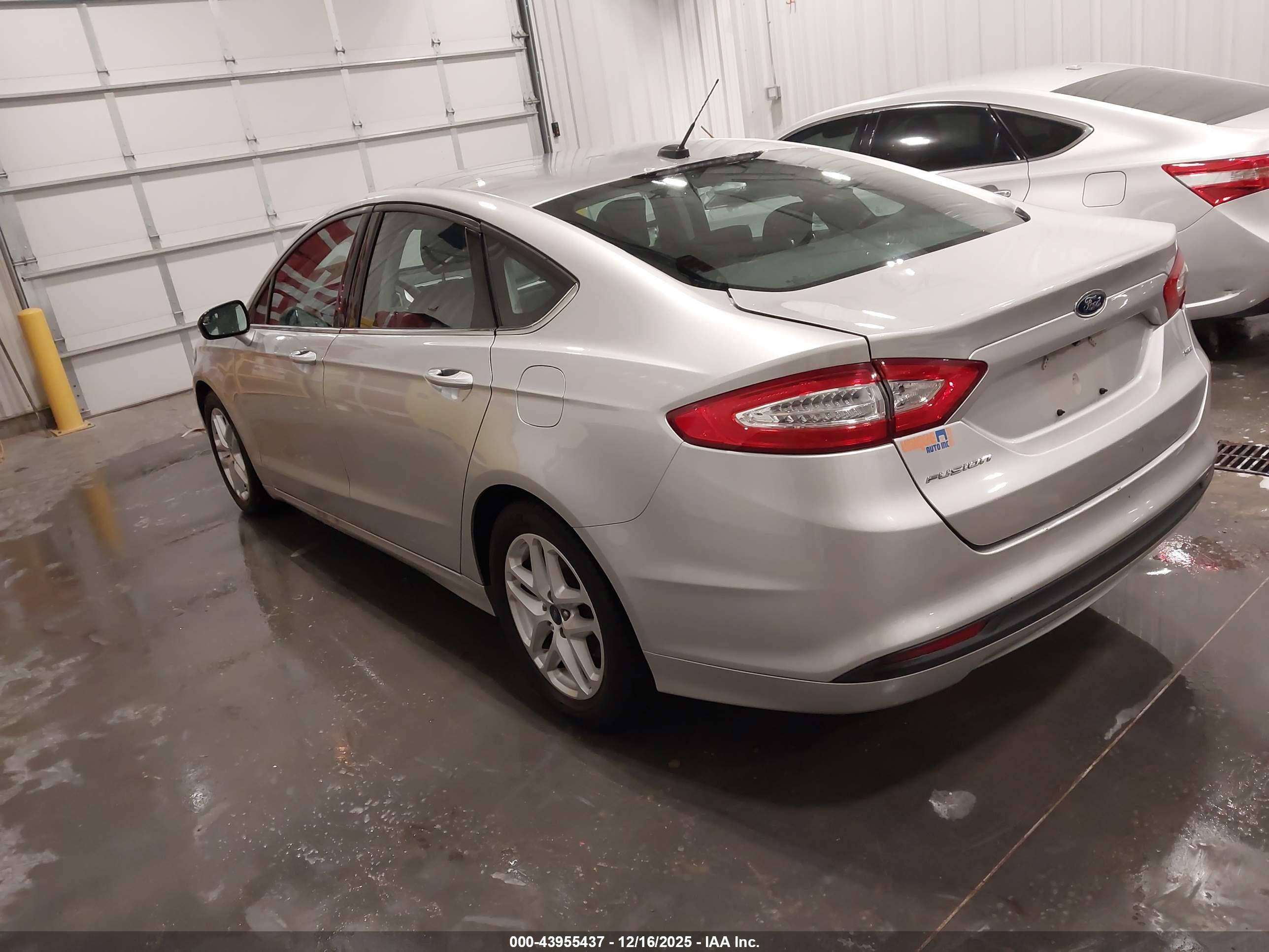 FORD FUSION image 3