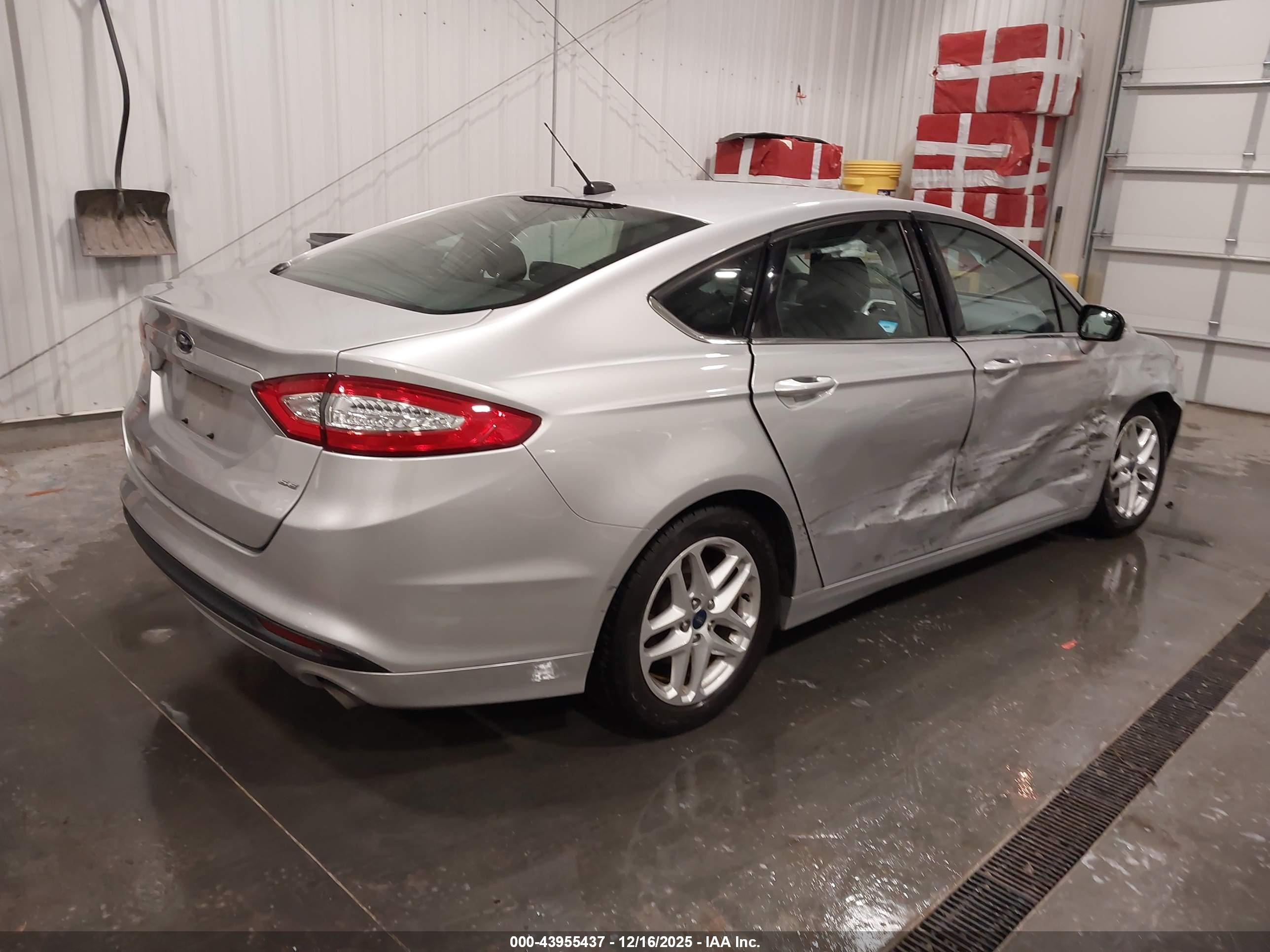 FORD FUSION image 4