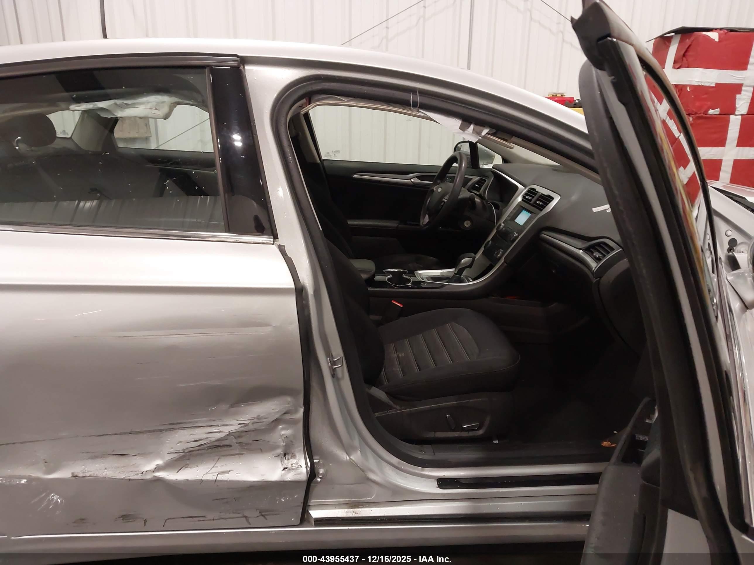 FORD FUSION image 5
