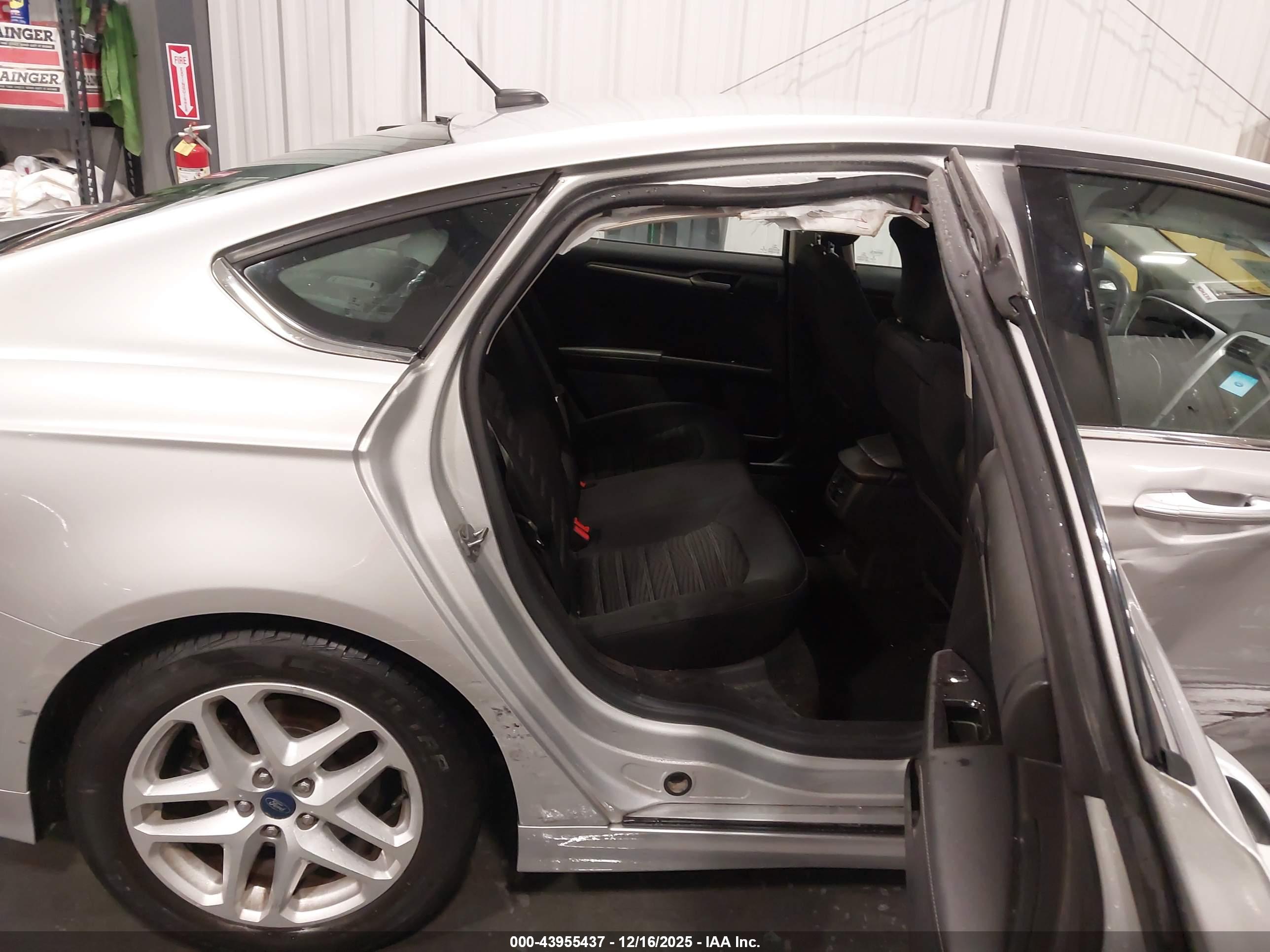 FORD FUSION image 8