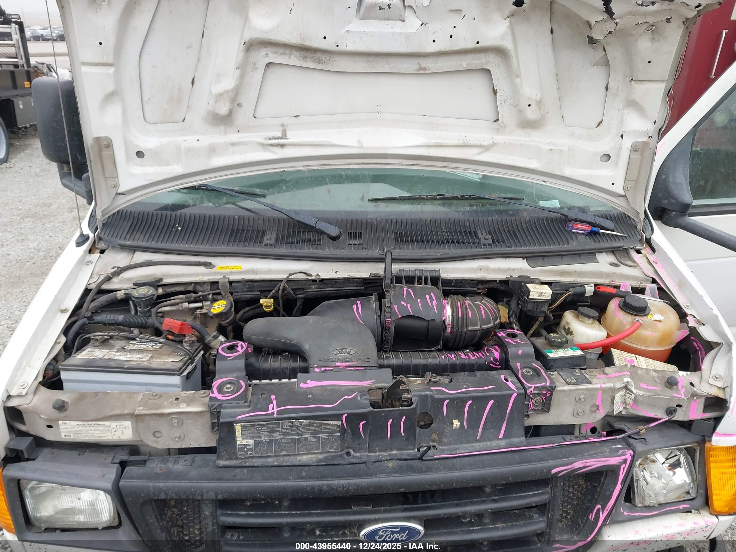 FORD E-450 image 10