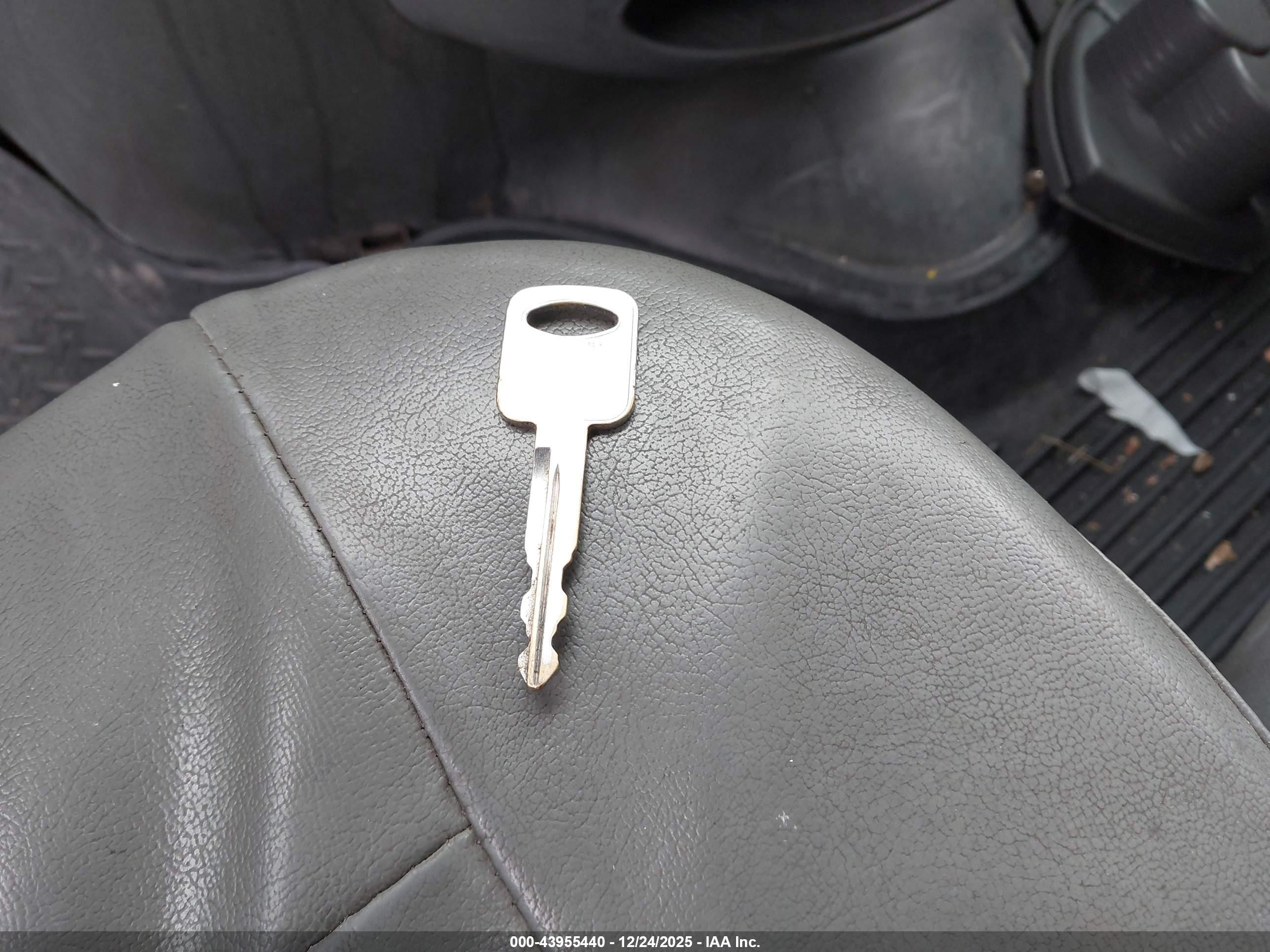 FORD E-450 image 11