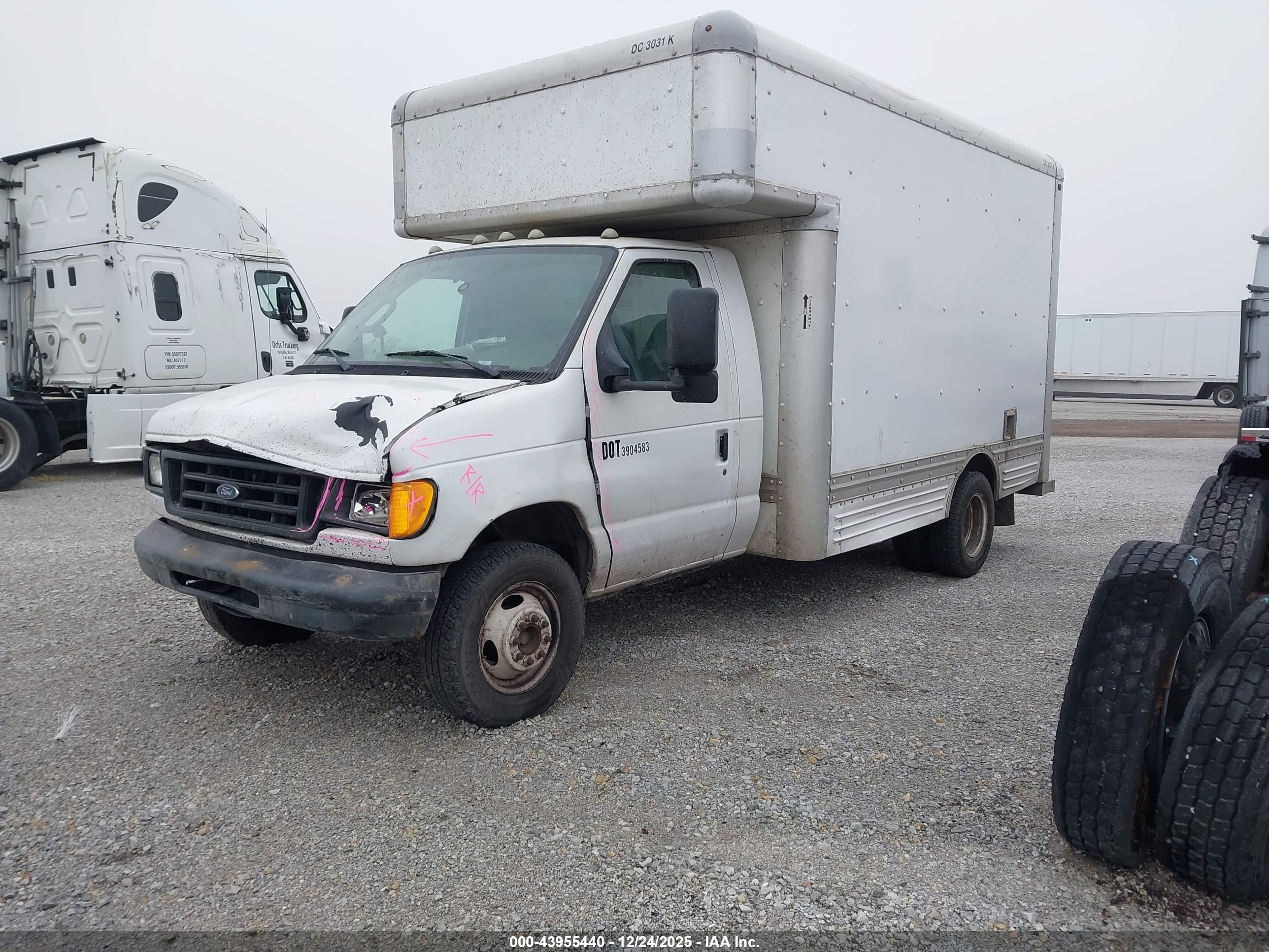 FORD E-450 image 2