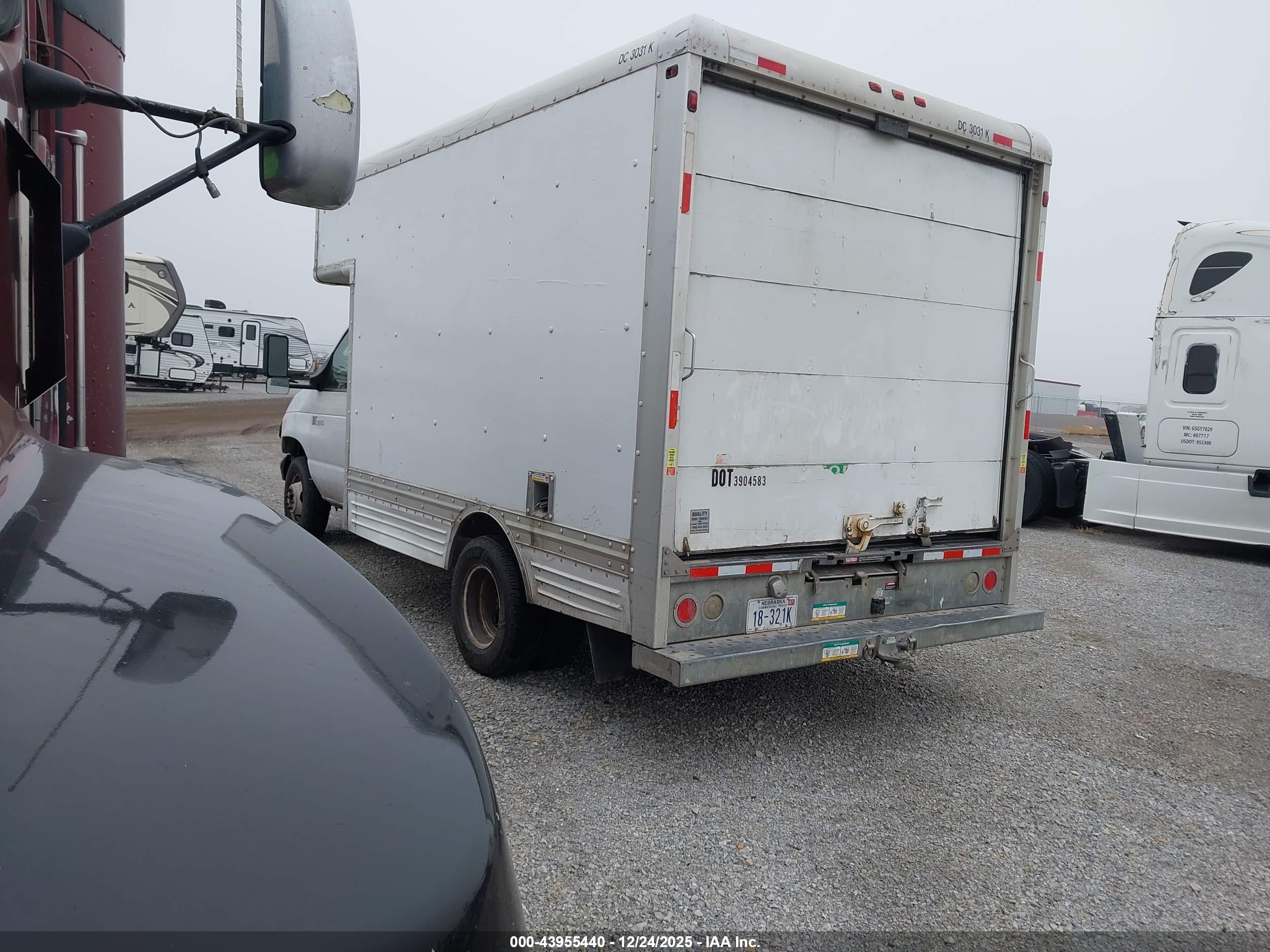 FORD E-450 image 3