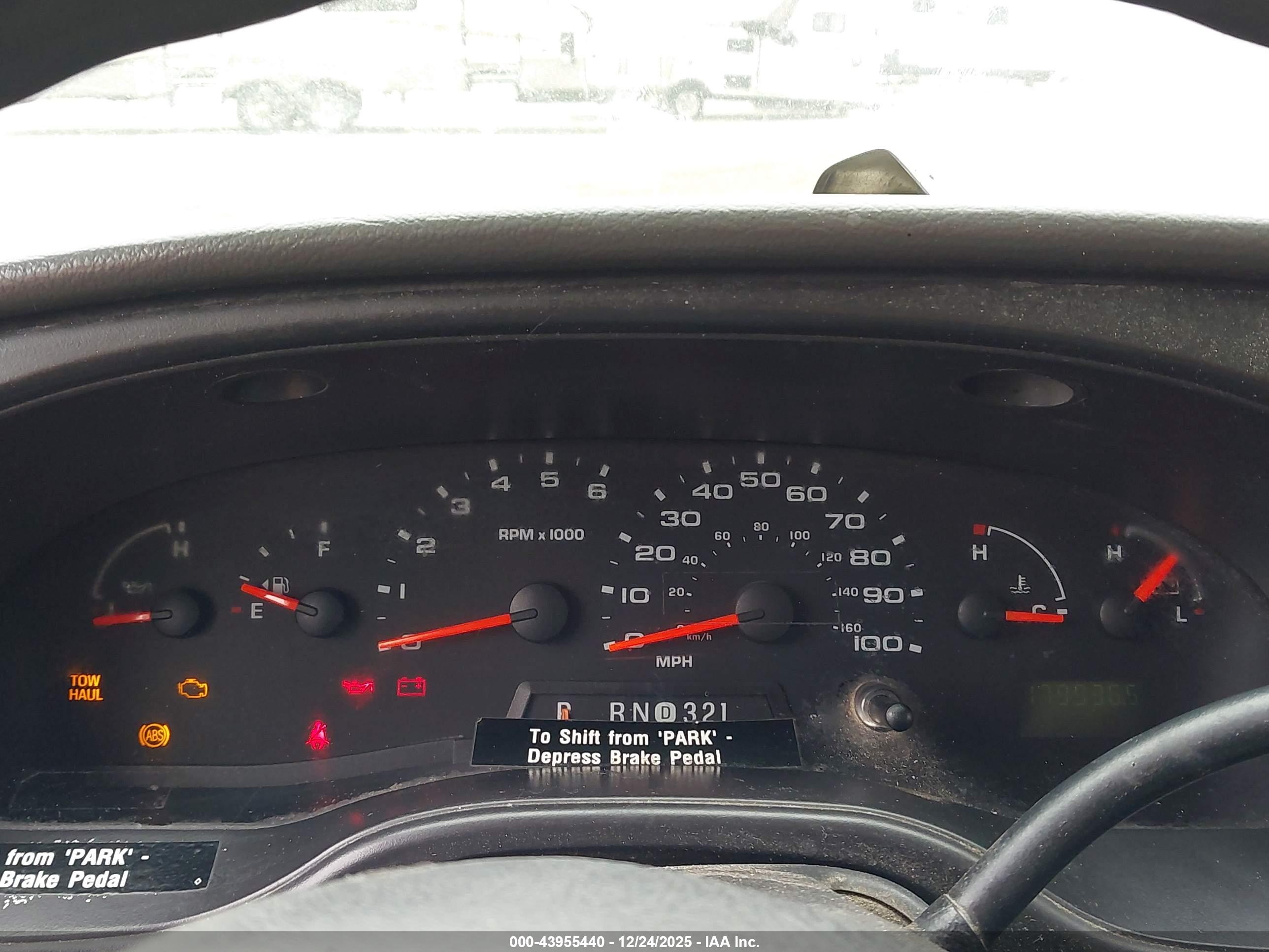 FORD E-450 image 6
