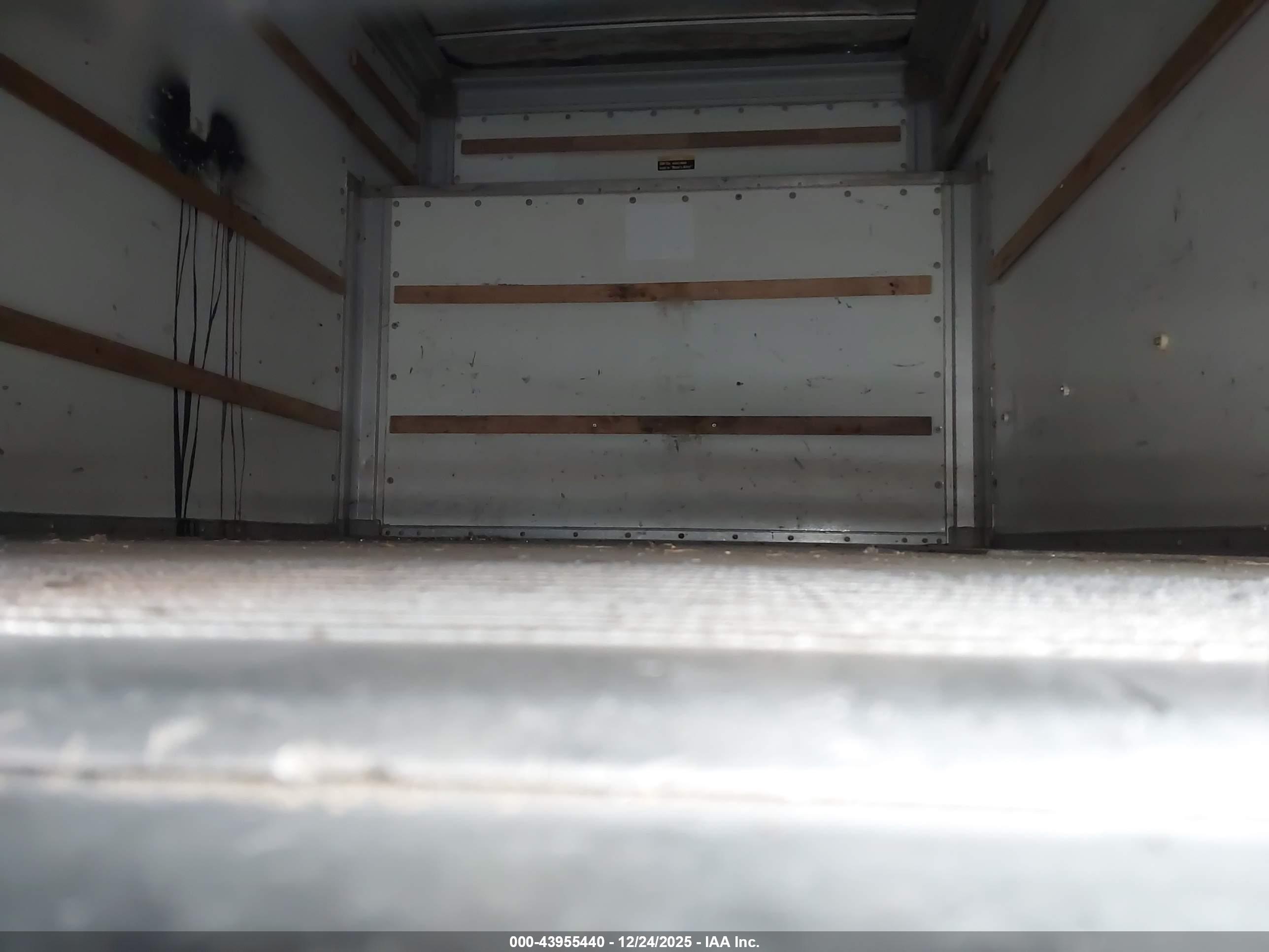 FORD E-450 image 7