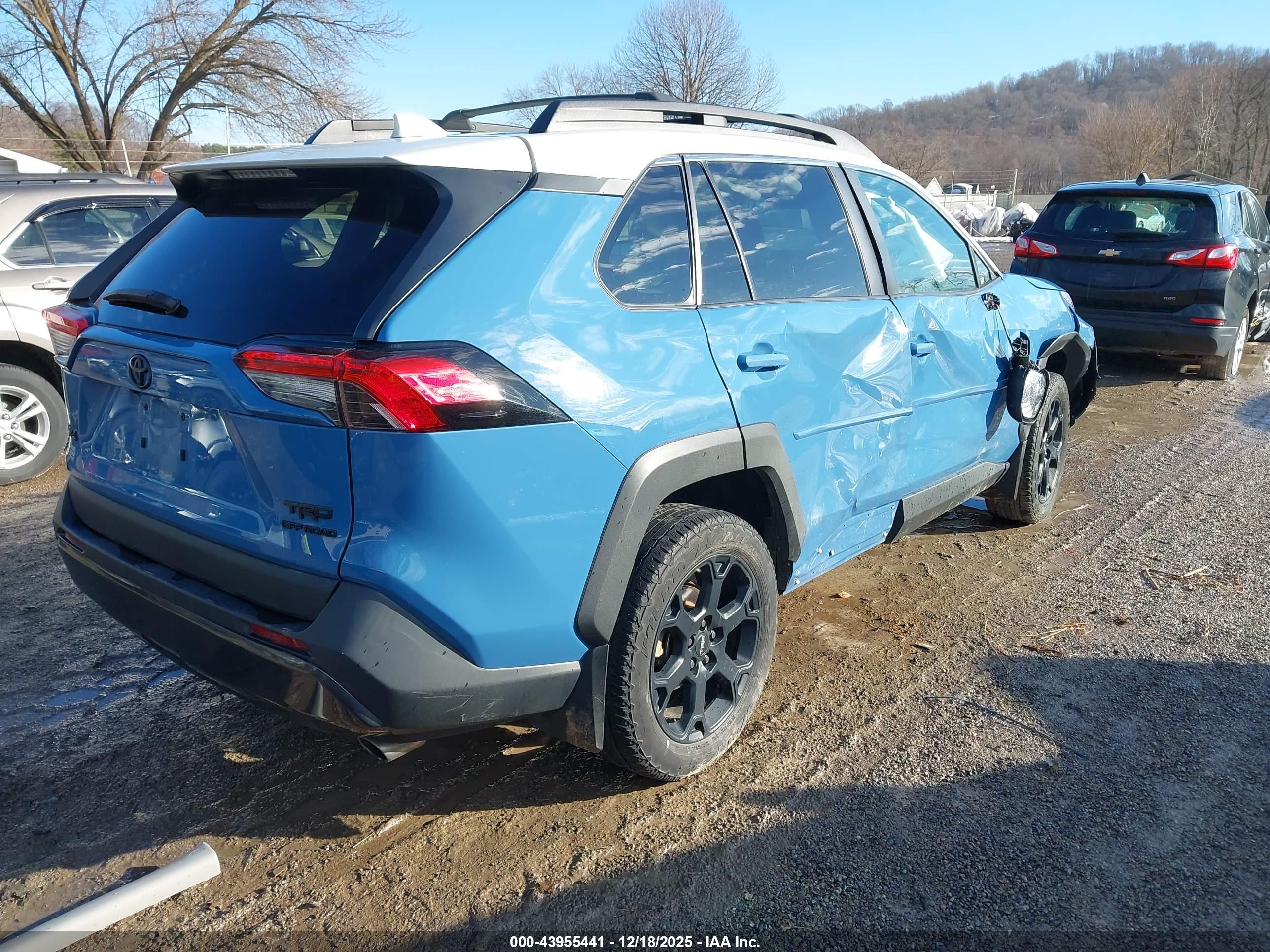 TOYOTA RAV4 image 4