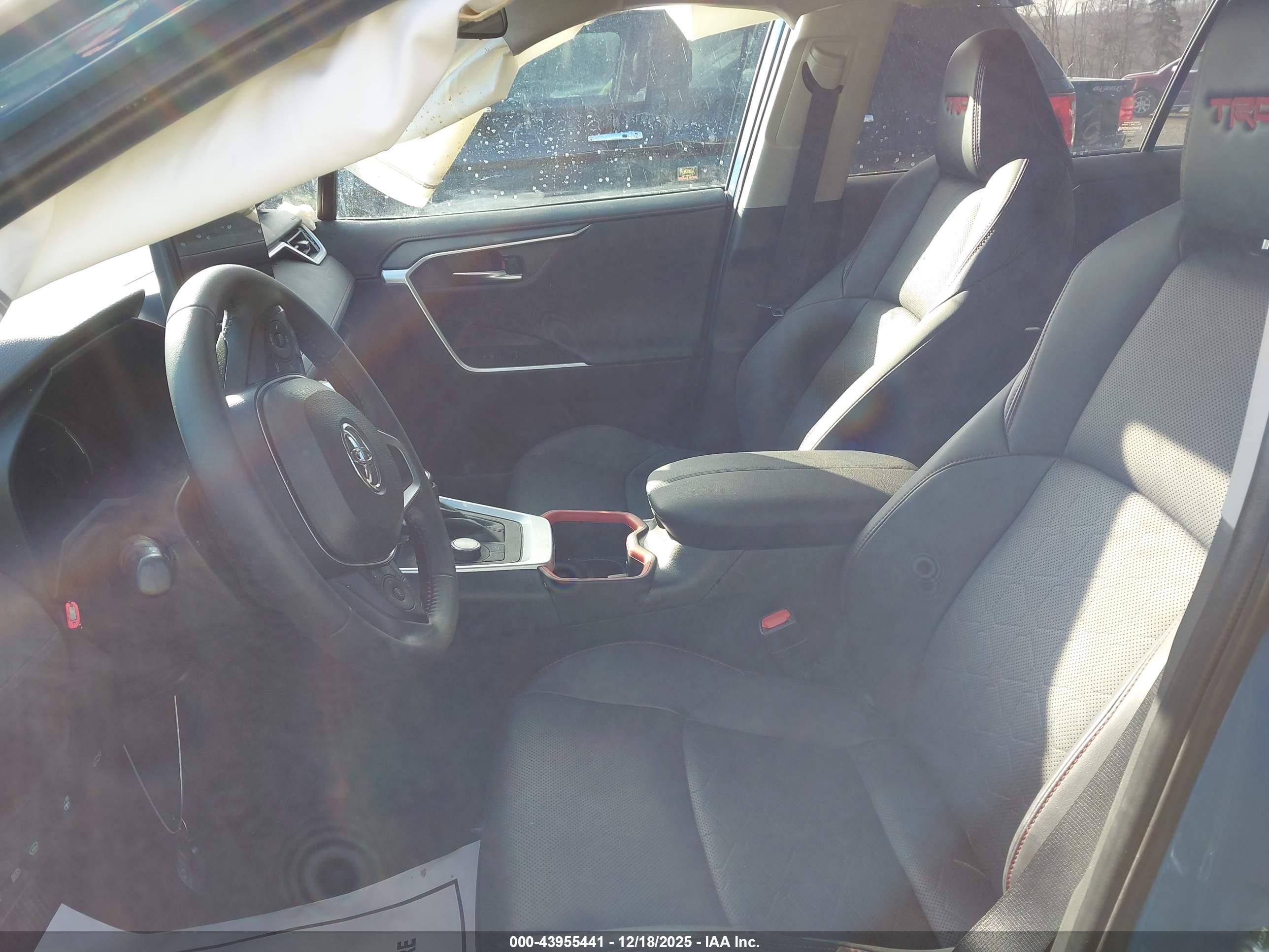 TOYOTA RAV4 image 5