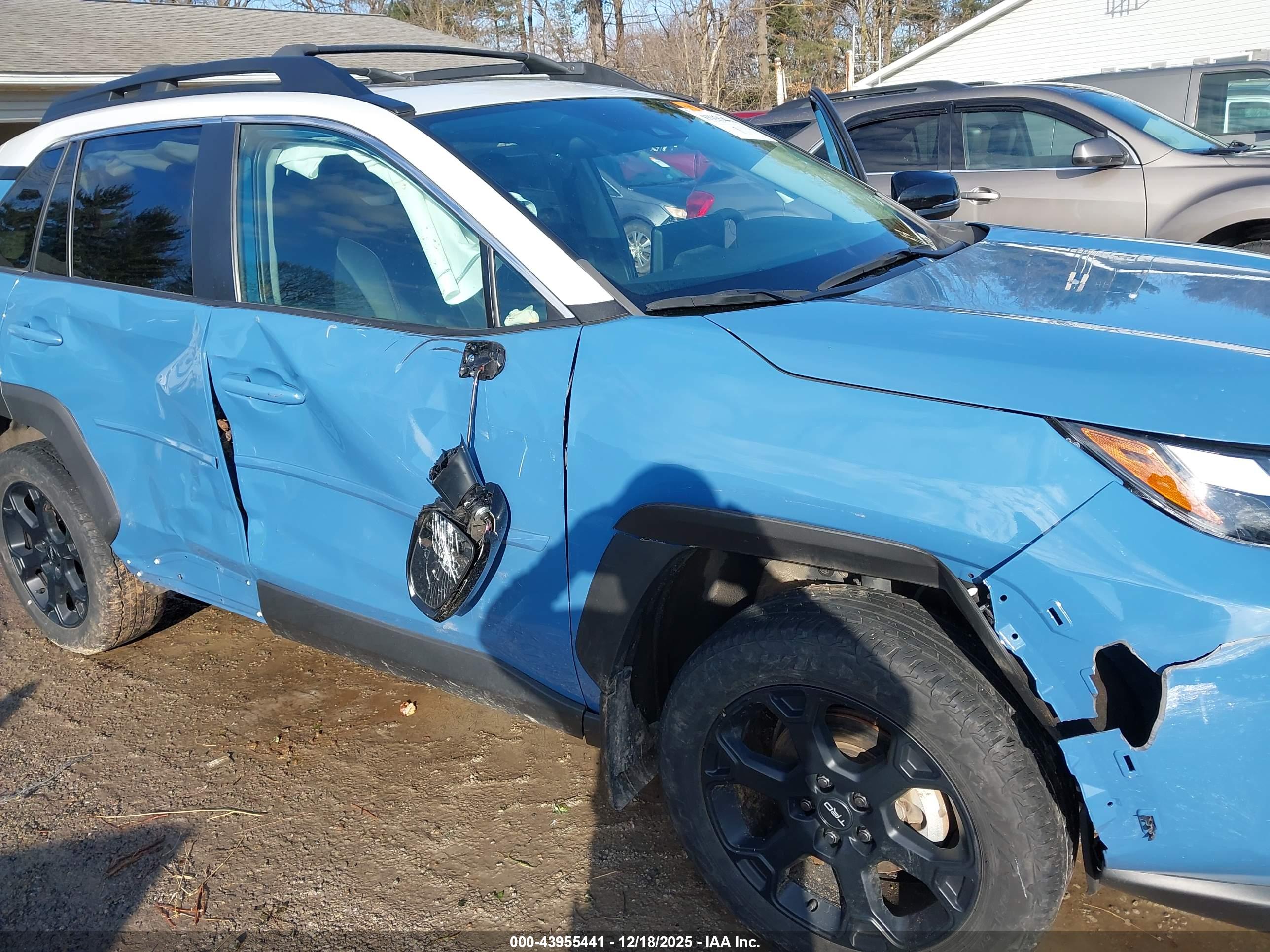 TOYOTA RAV4 image 6