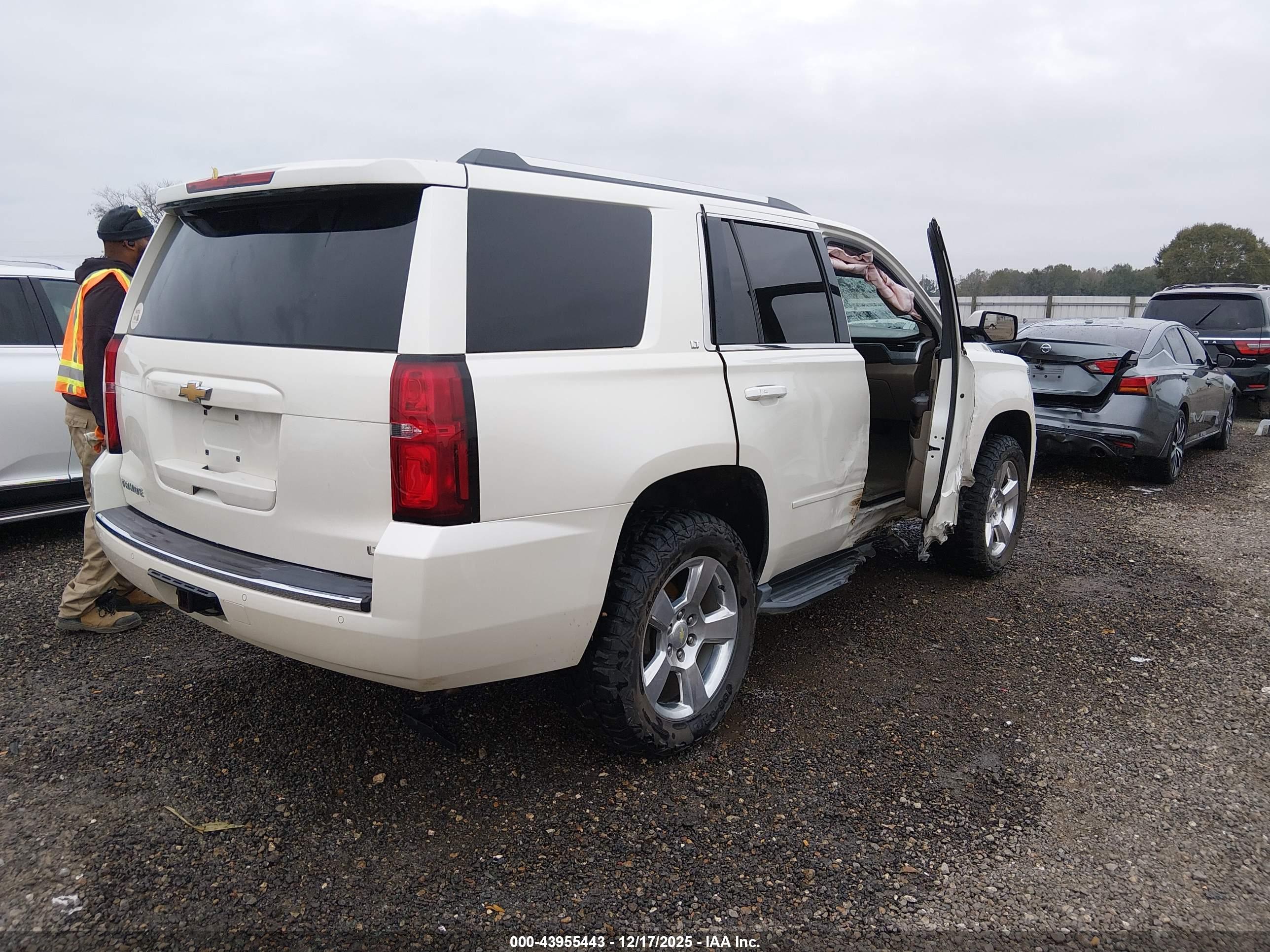 CHEVROLET TAHOE image 4