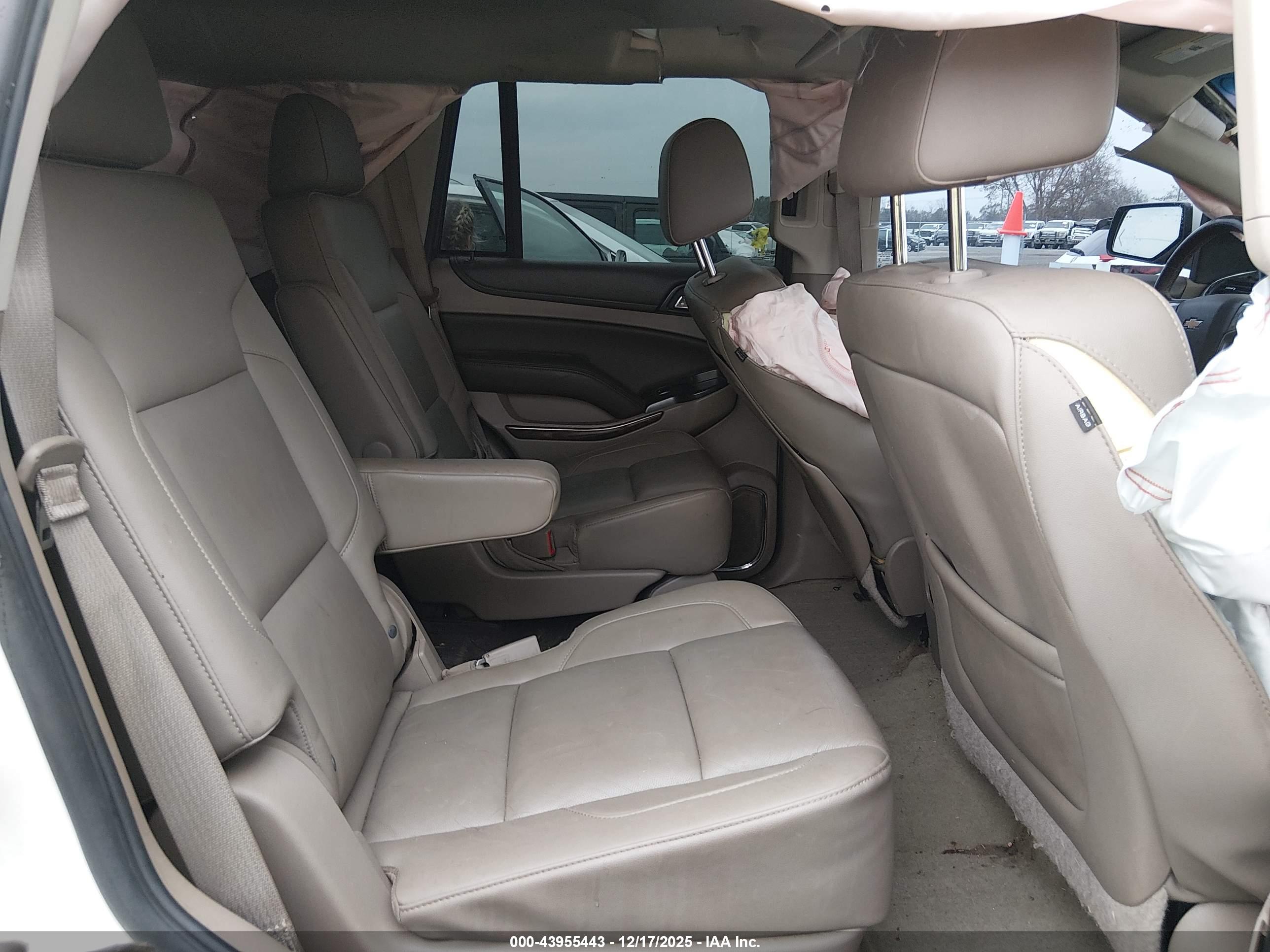 CHEVROLET TAHOE image 8
