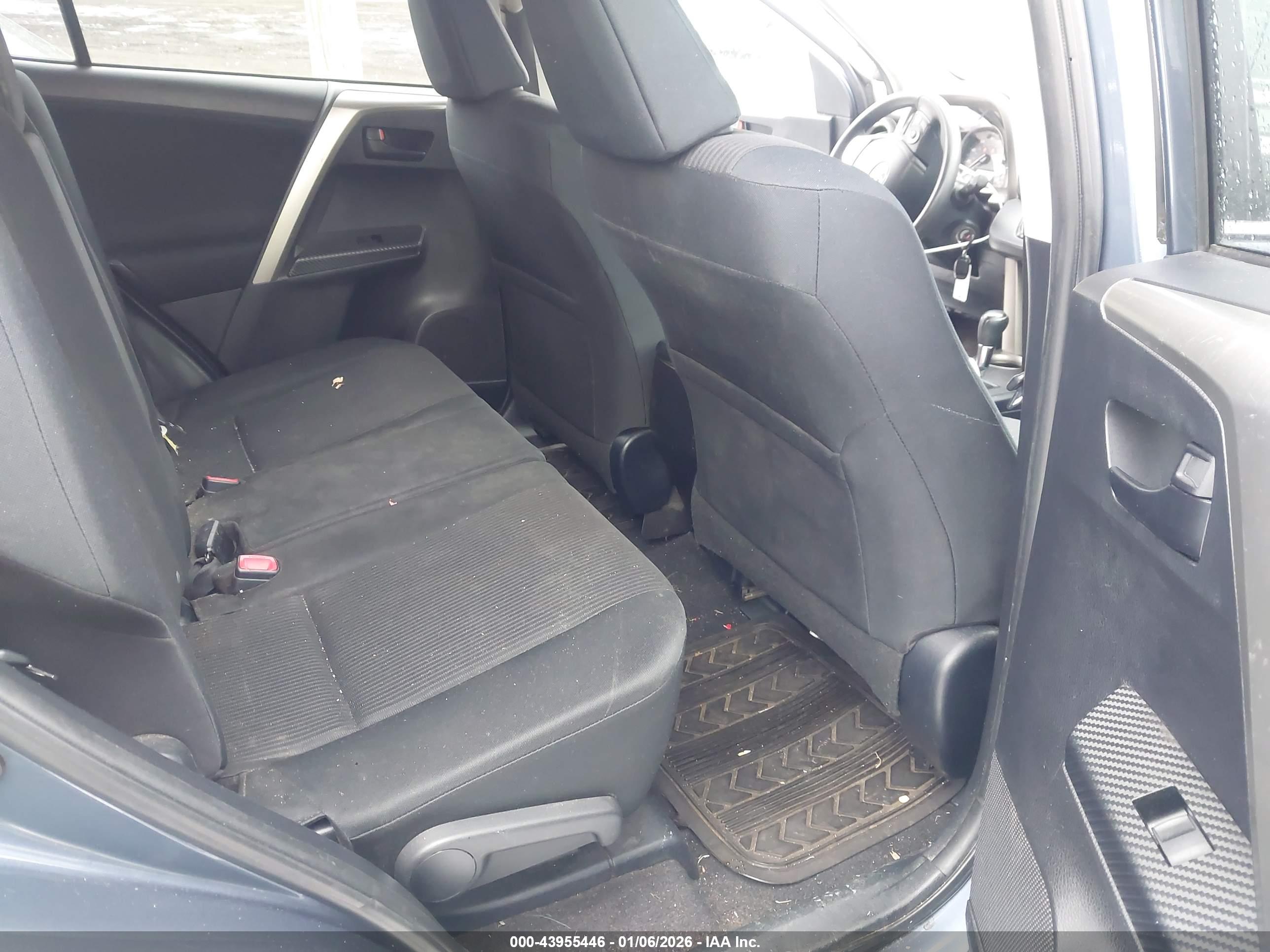 TOYOTA RAV4 image 8