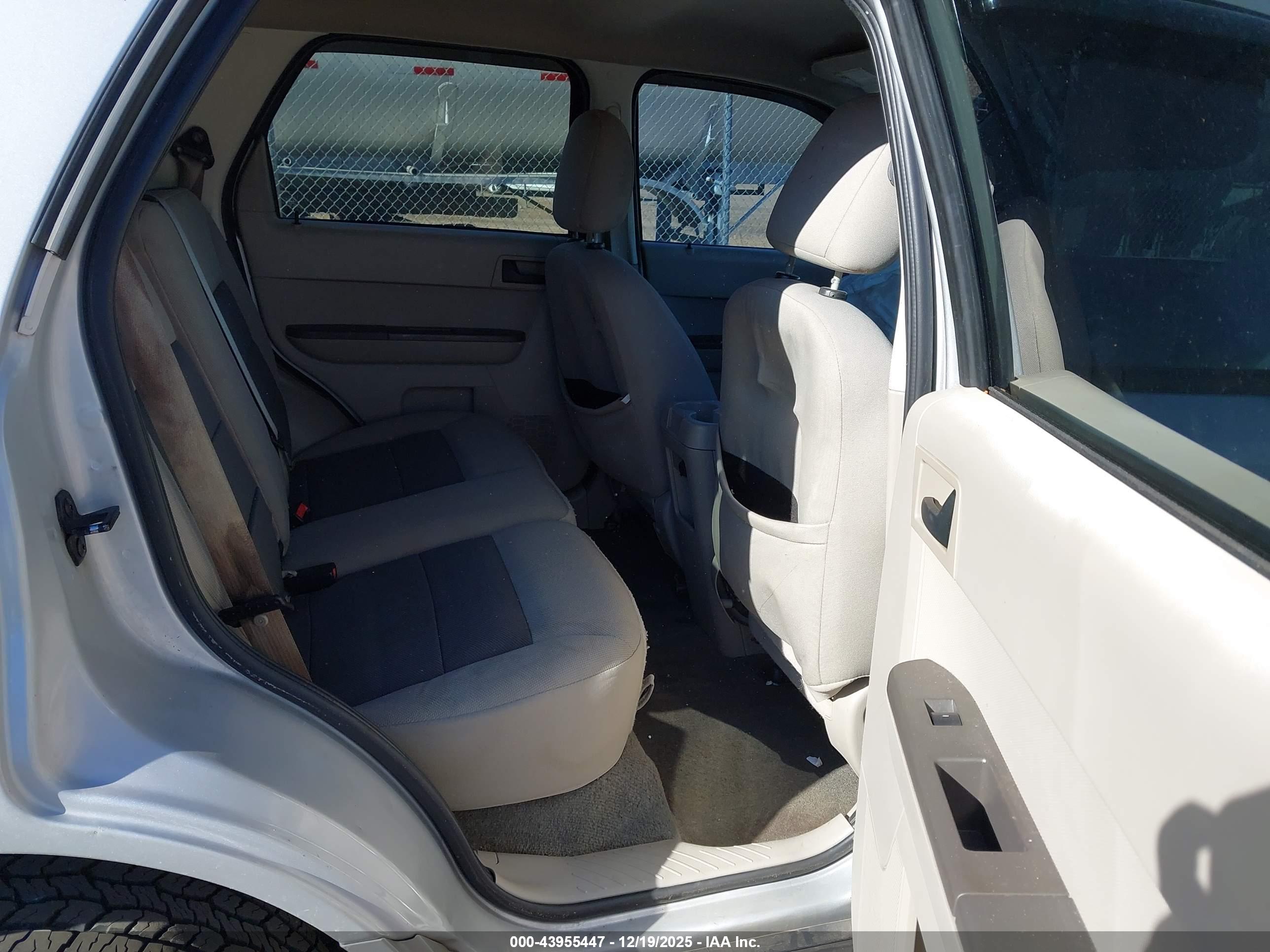 FORD ESCAPE image 8