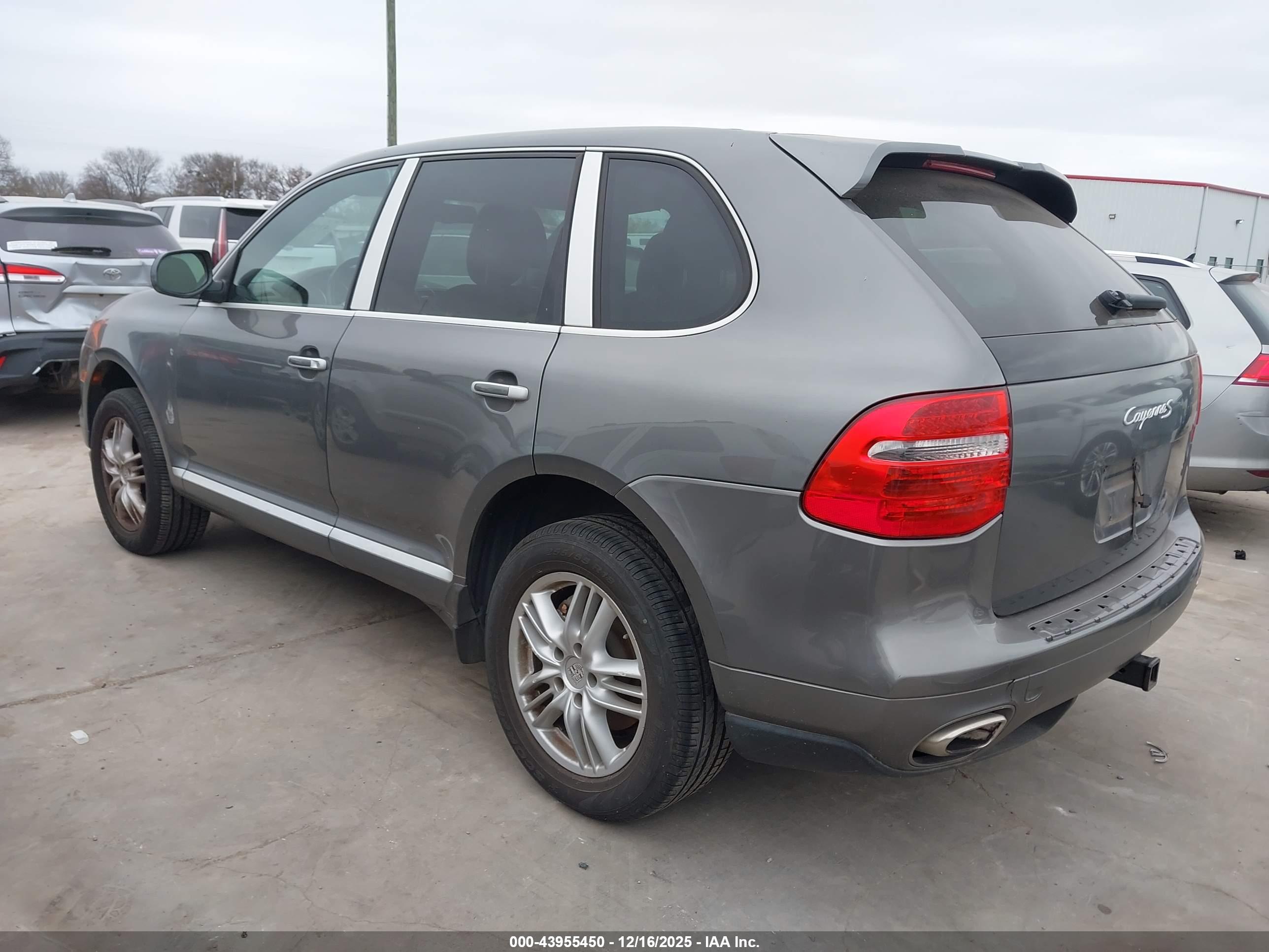 PORSCHE CAYENNE image 3